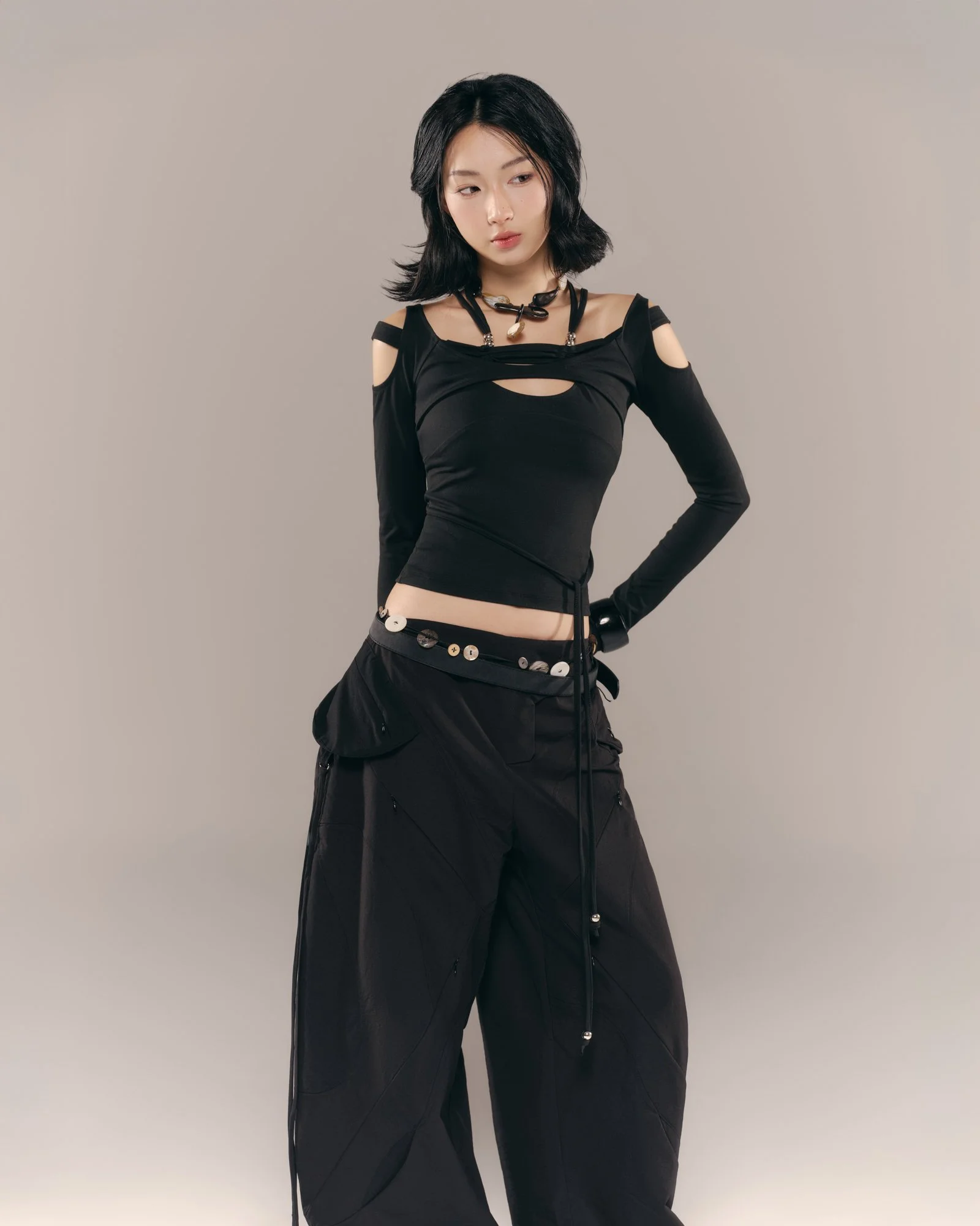 20260107-Serafin top (Black) + Salvius pants (Black) 3.jpg