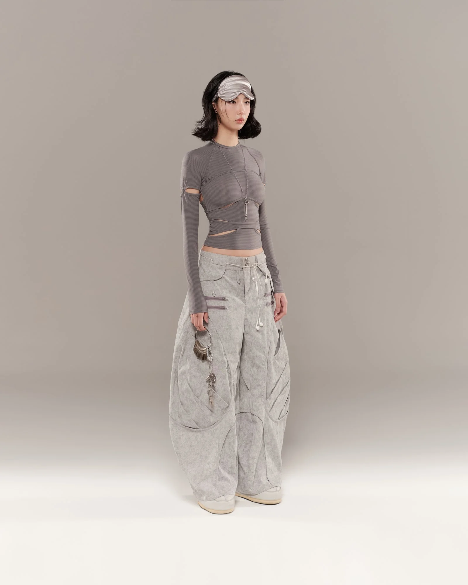 20260105-Bohemond top (Grey) + Orvyn pants (Grey).jpg