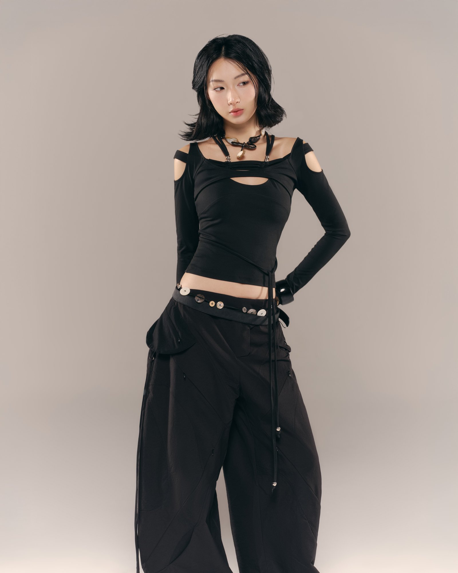 20260107-Serafin top (Black) + Salvius pants (Black) 3.jpg