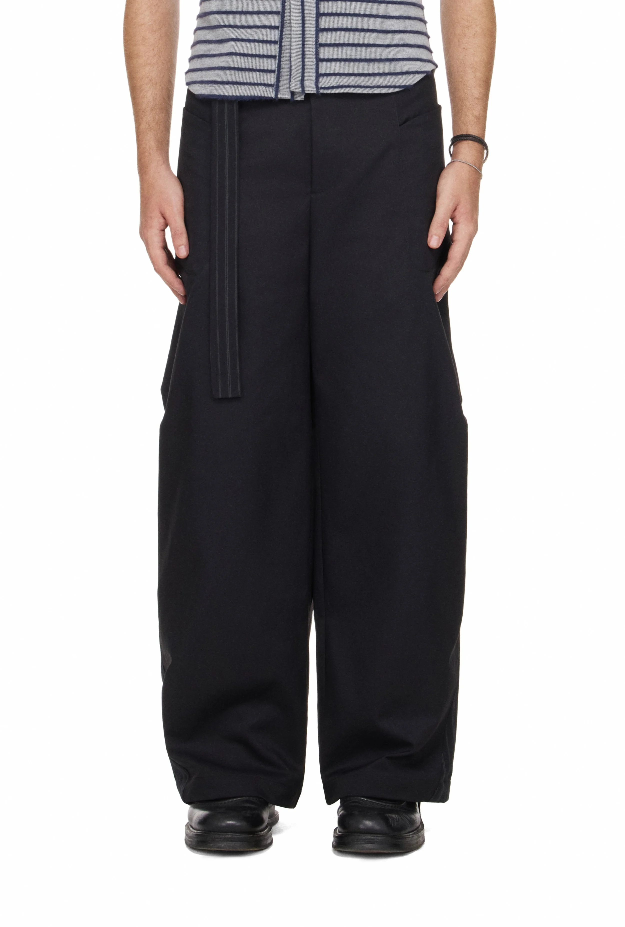 BEUTER-WAIST-STRAP-PLEATED-PANTS-BLACK-1.jpg