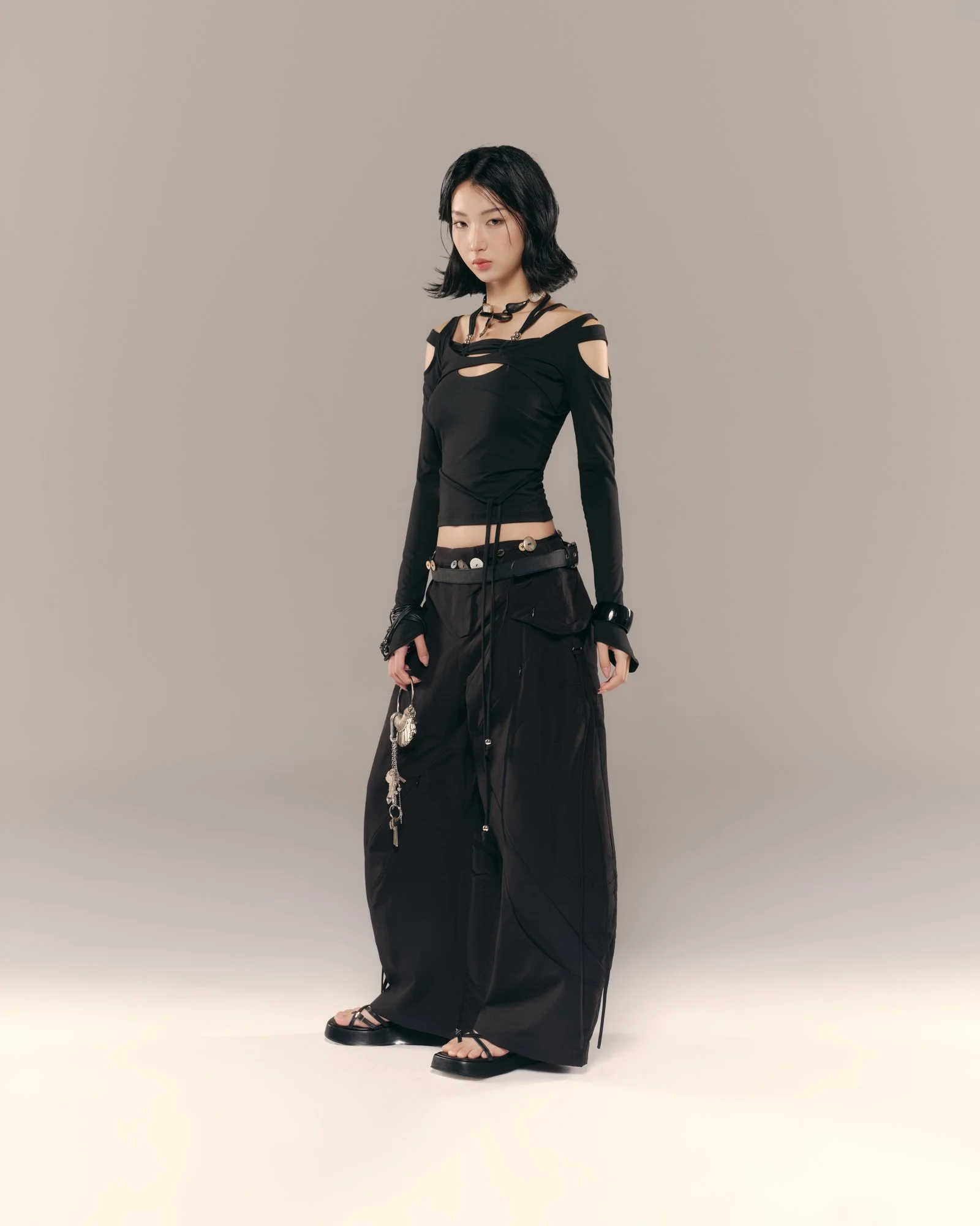 20260107-Serafin top (Black) + Salvius pants (Black) 2.jpg
