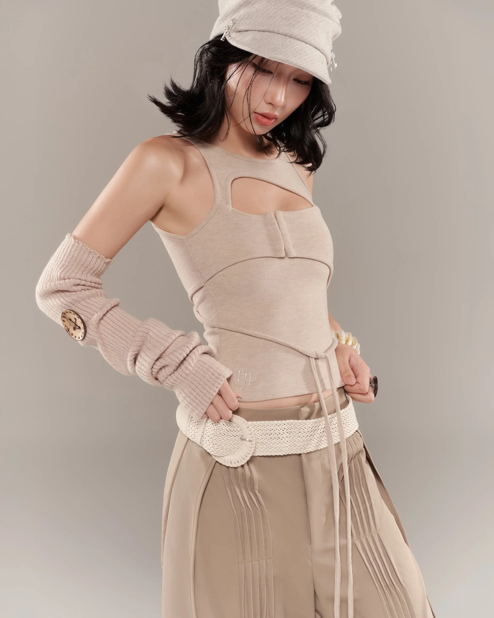 20260109-Conrad sleeveless top (Beige) + Mondary pants (Light brown)(4).jpg
