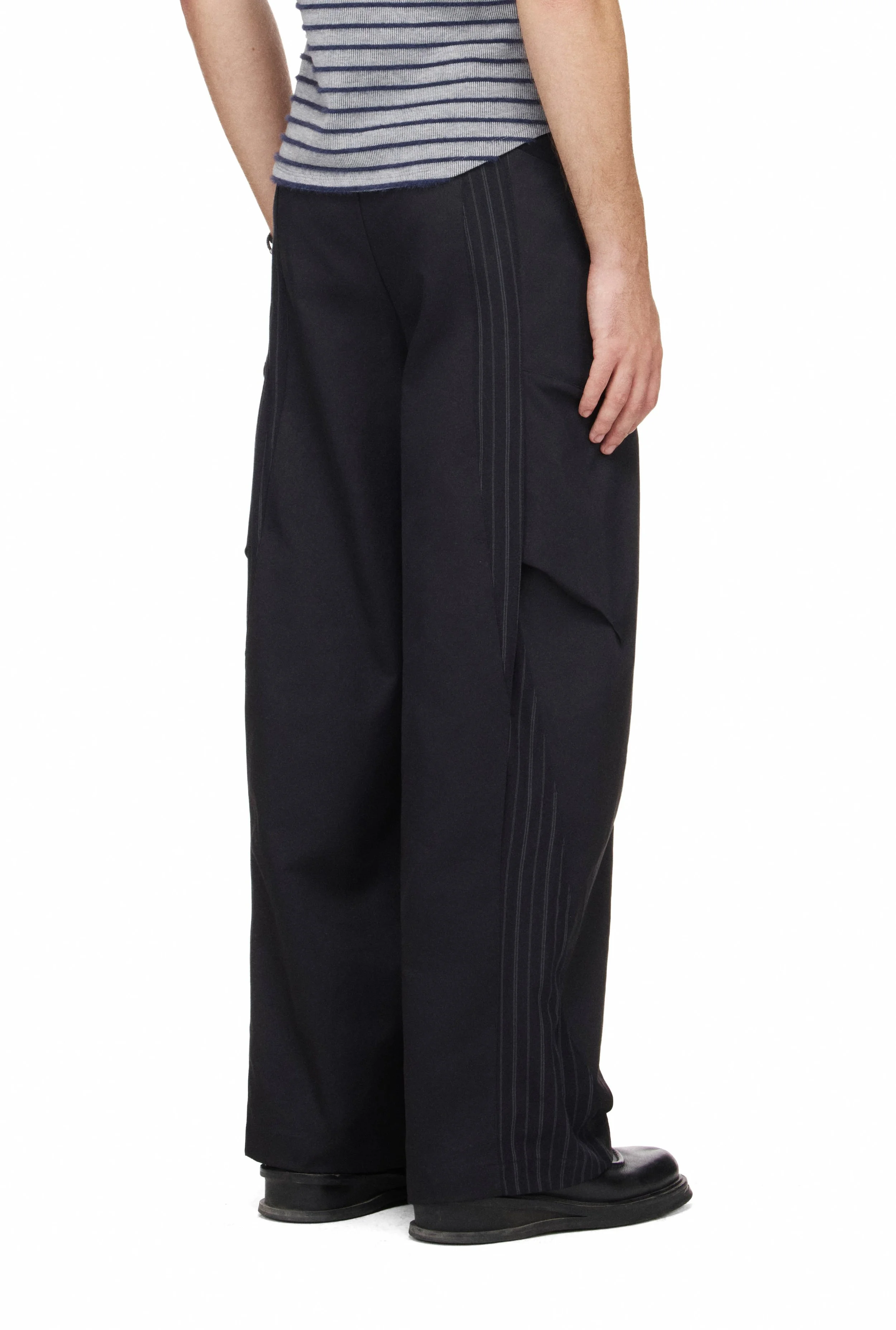 BEUTER-WAIST-STRAP-PLEATED-PANTS-BLACK-3.jpg