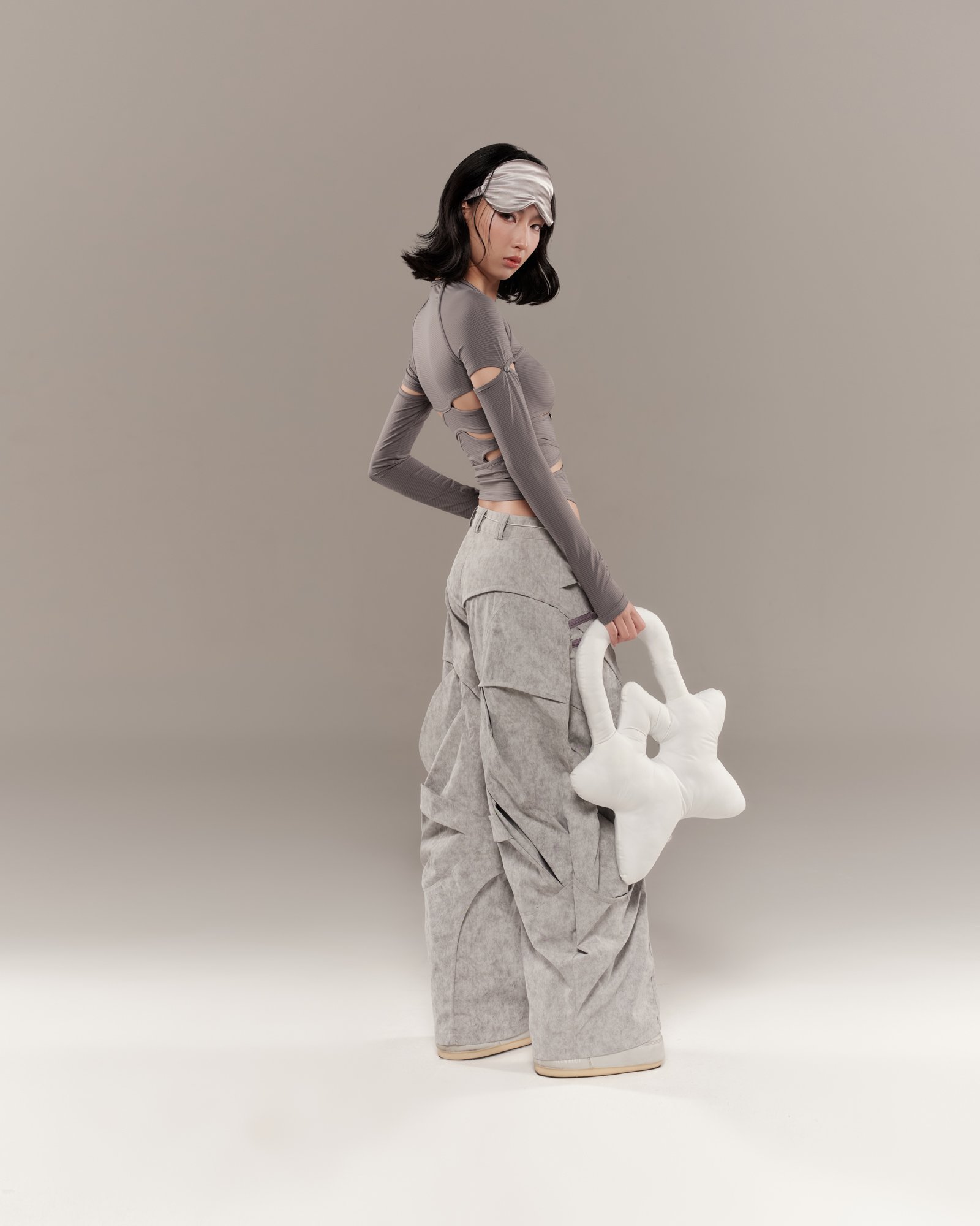 20260108-Bohemond top (Grey) + Orvyn pants (Grey) 1.jpg