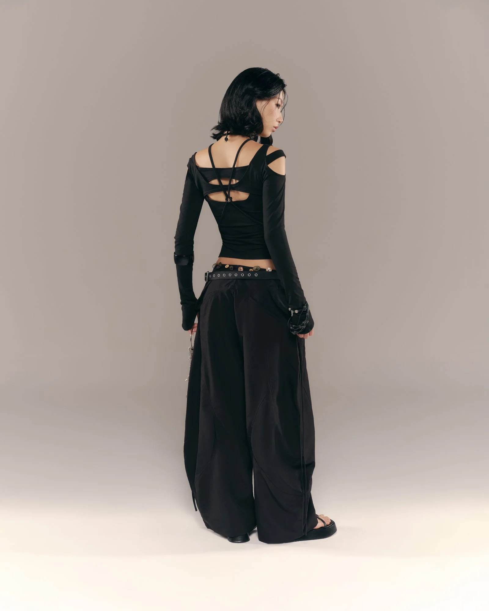 20260406-Serafin top (Black) + Salvius pants (Black) 4.jpg