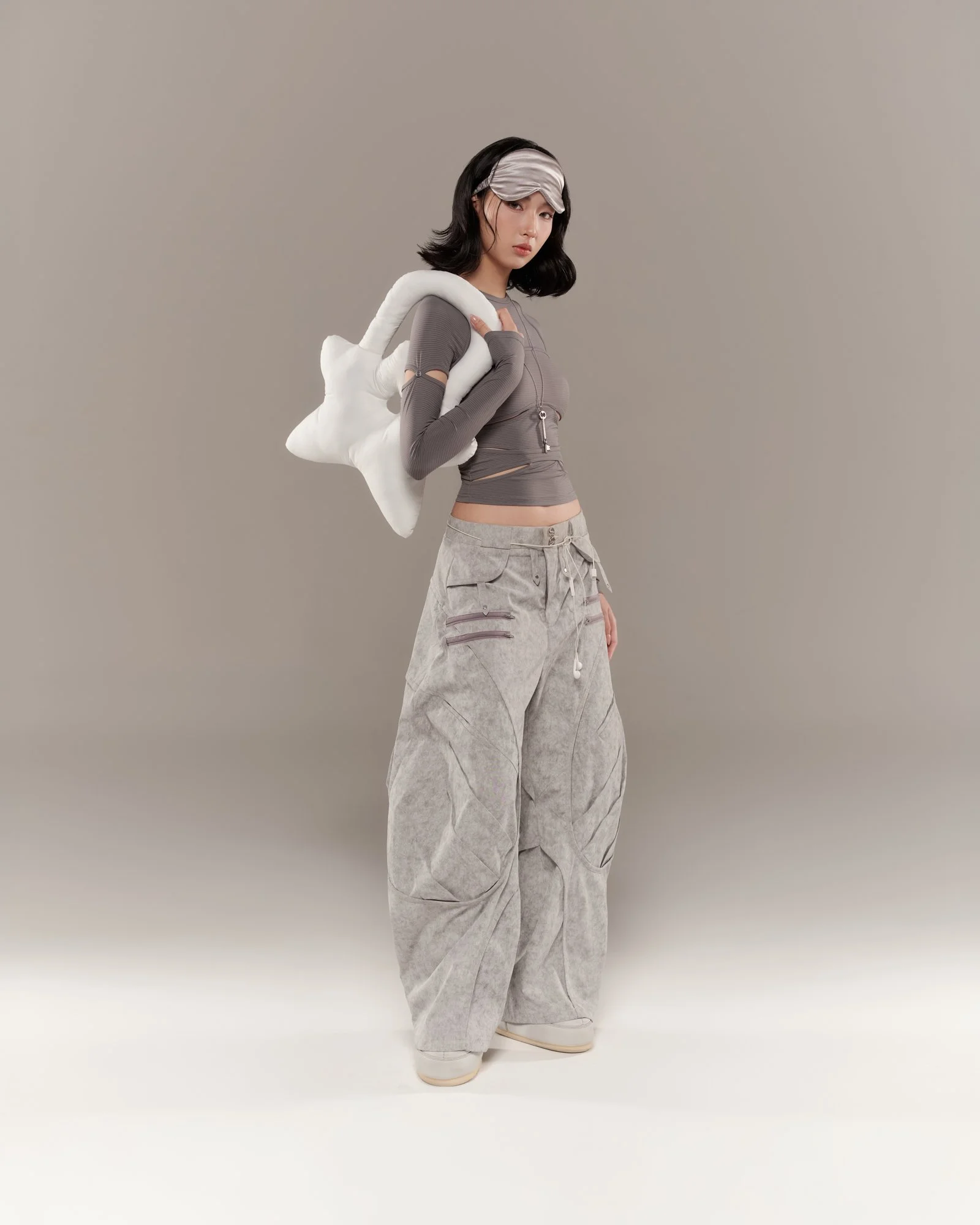 20260108-Bohemond top (Grey) + Orvyn pants (Grey)(1).jpg