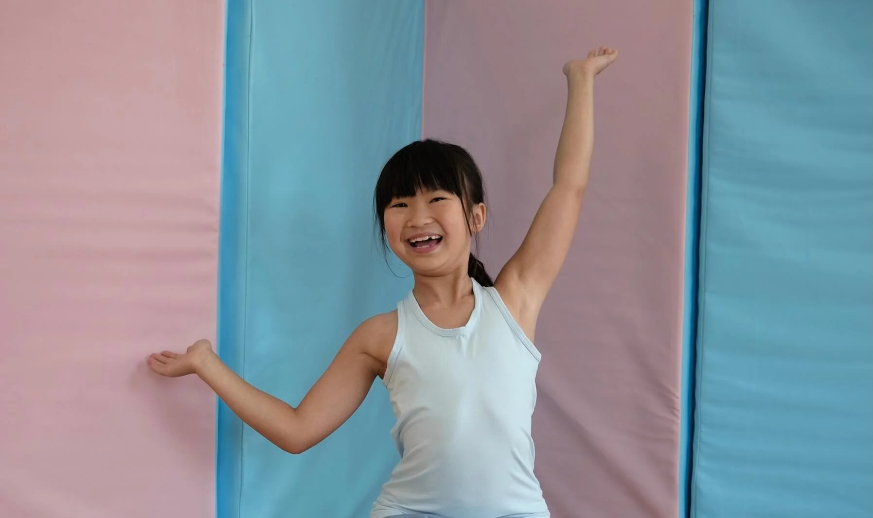 We 🩷 acro at our studio! From making roller coasters and milkshakes with our hands and wrists to stretching in second, we love warming up in creative ways in order to do our best tricks! Acro dance is fabulous for building strength, flexibility and 