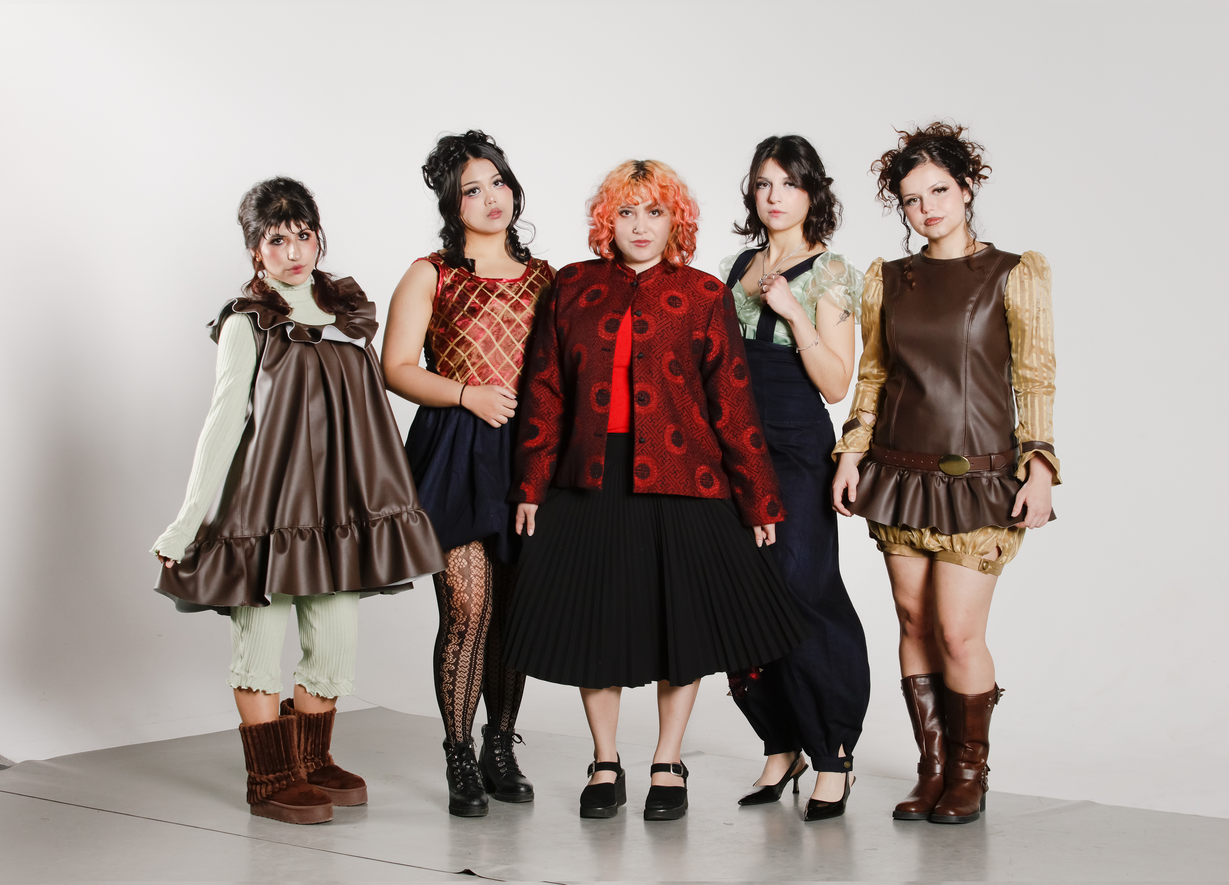 Groupshot_designer02_acacia.png