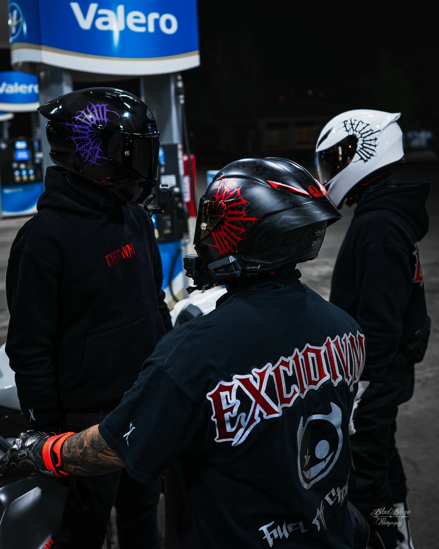 Chaos doesn&rsquo;t need direction. We move through life without hesitation.
Are you moving, or just watching?

📸 | @pamelamavil @blad.blaze 
🏍️ | @meezzy.6r @blad.blz  @mkv_mason 

Fuel the chaos.

#EXCIDIVM
#BornInChaos
#LifeForged