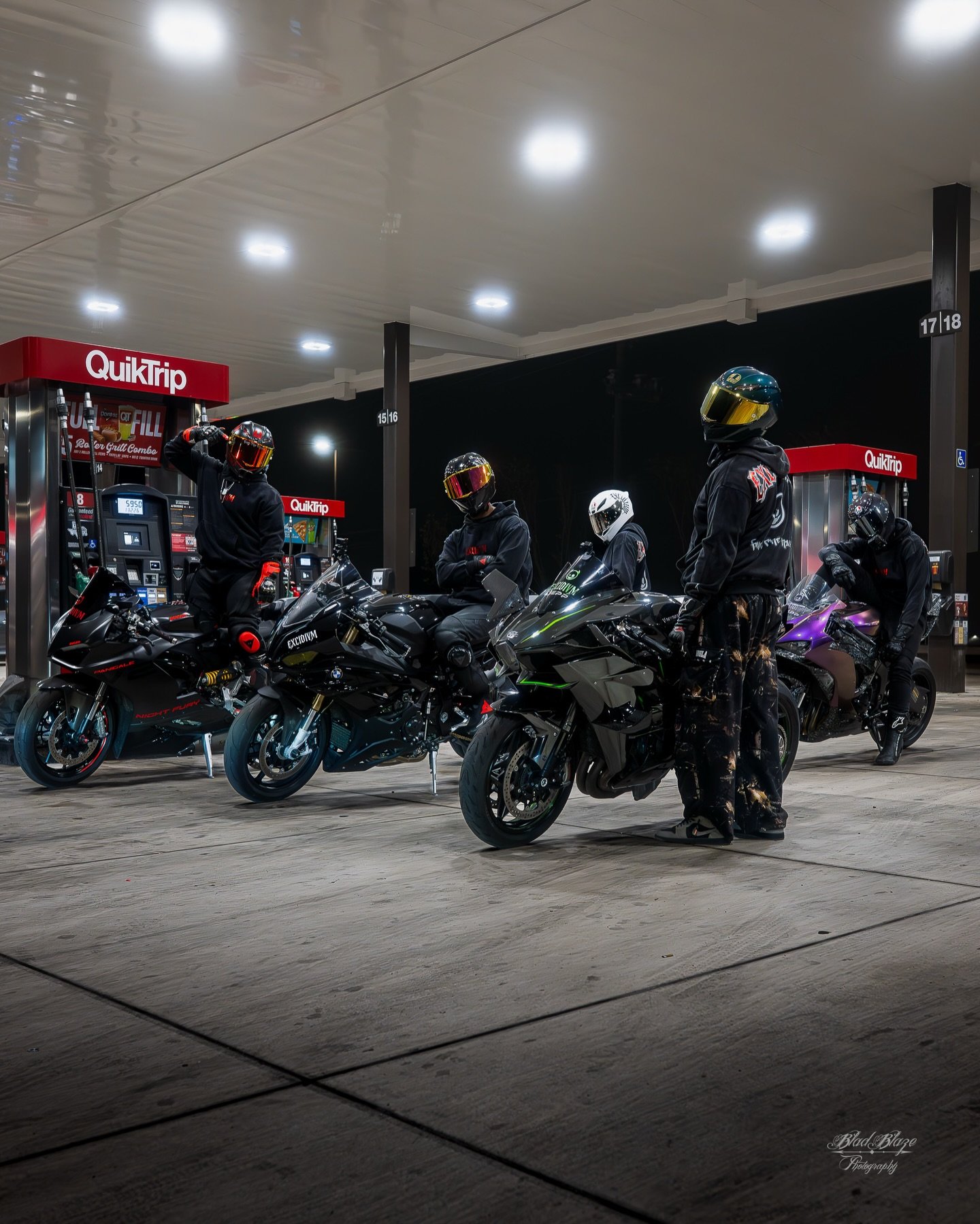 Checked our calendar for next month.
Still not giving a single fuck.

Plans? Same as always.
Ride hard, lock in, and make it happen.

Who else is still pushing despite the odds?

🏍️ @blad.blz, @onyx.9r, @andy_flrx, @mkv_mason, @meezzy.6r 
📸 @pamela