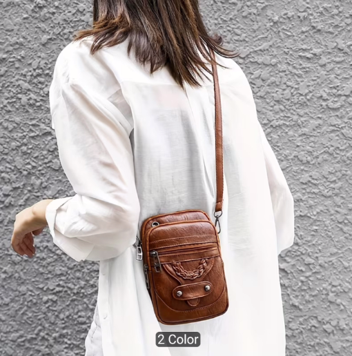 Bolso pequeño en el cuerpo.png