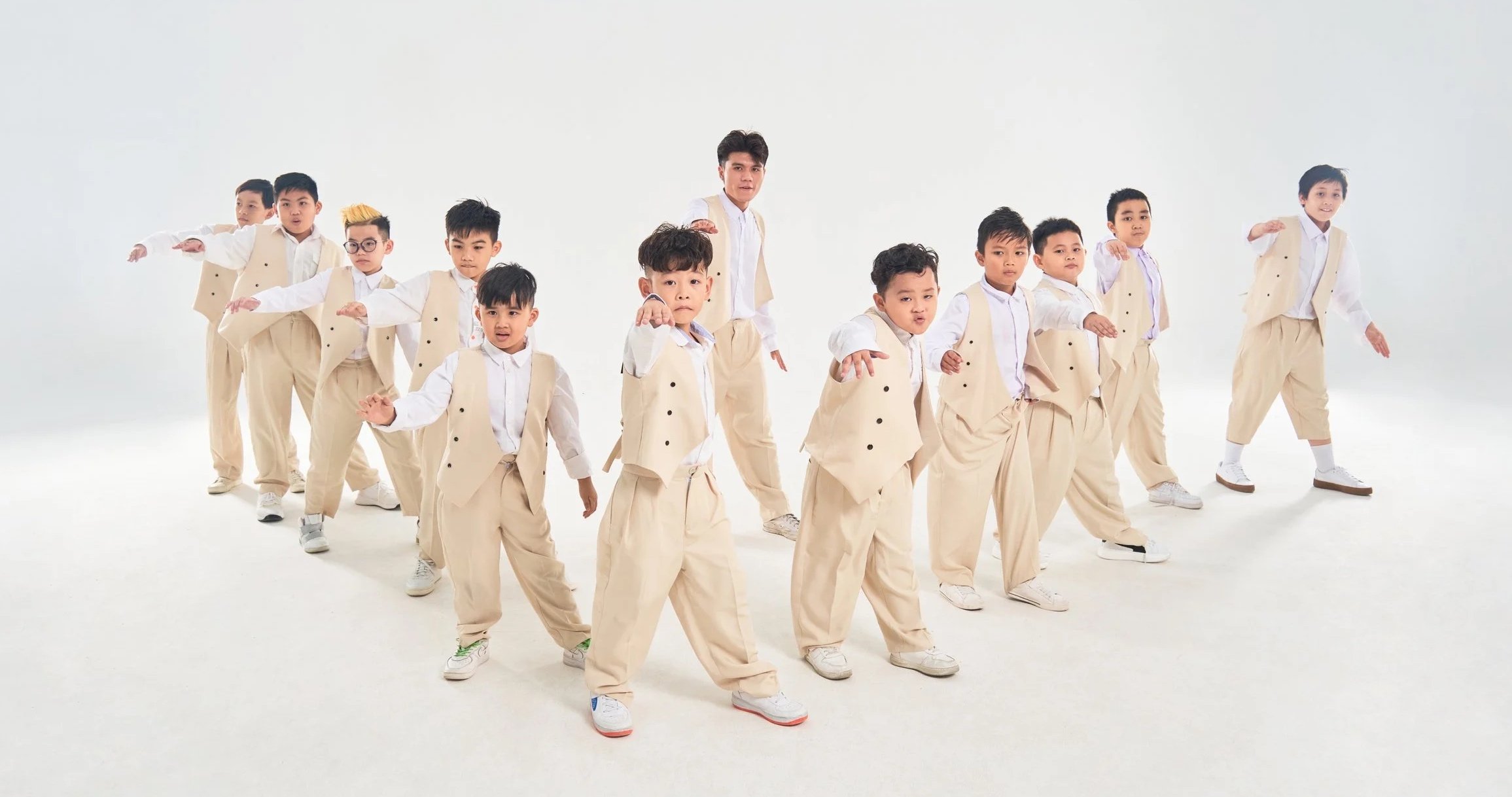 Thế hệ dancer trẻ của JokerKids kết hợp cảm hứng thời trang Funk với phong cách biểu diễn Popping hiện đại.