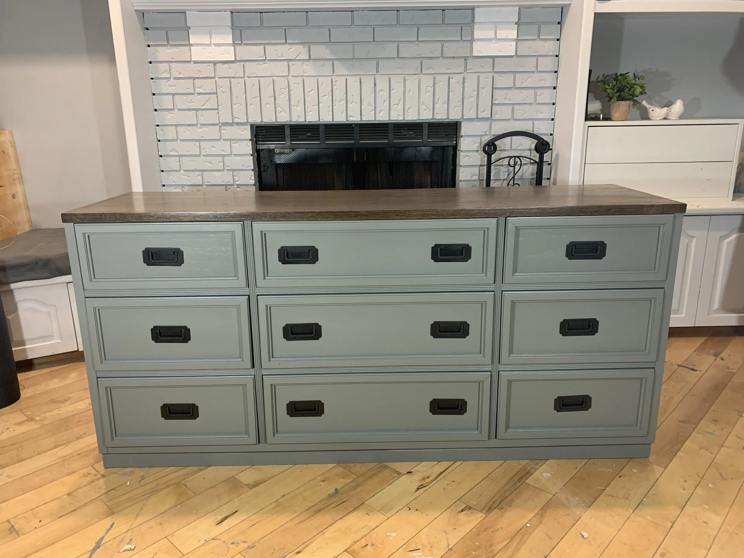 dresser 9.jpg