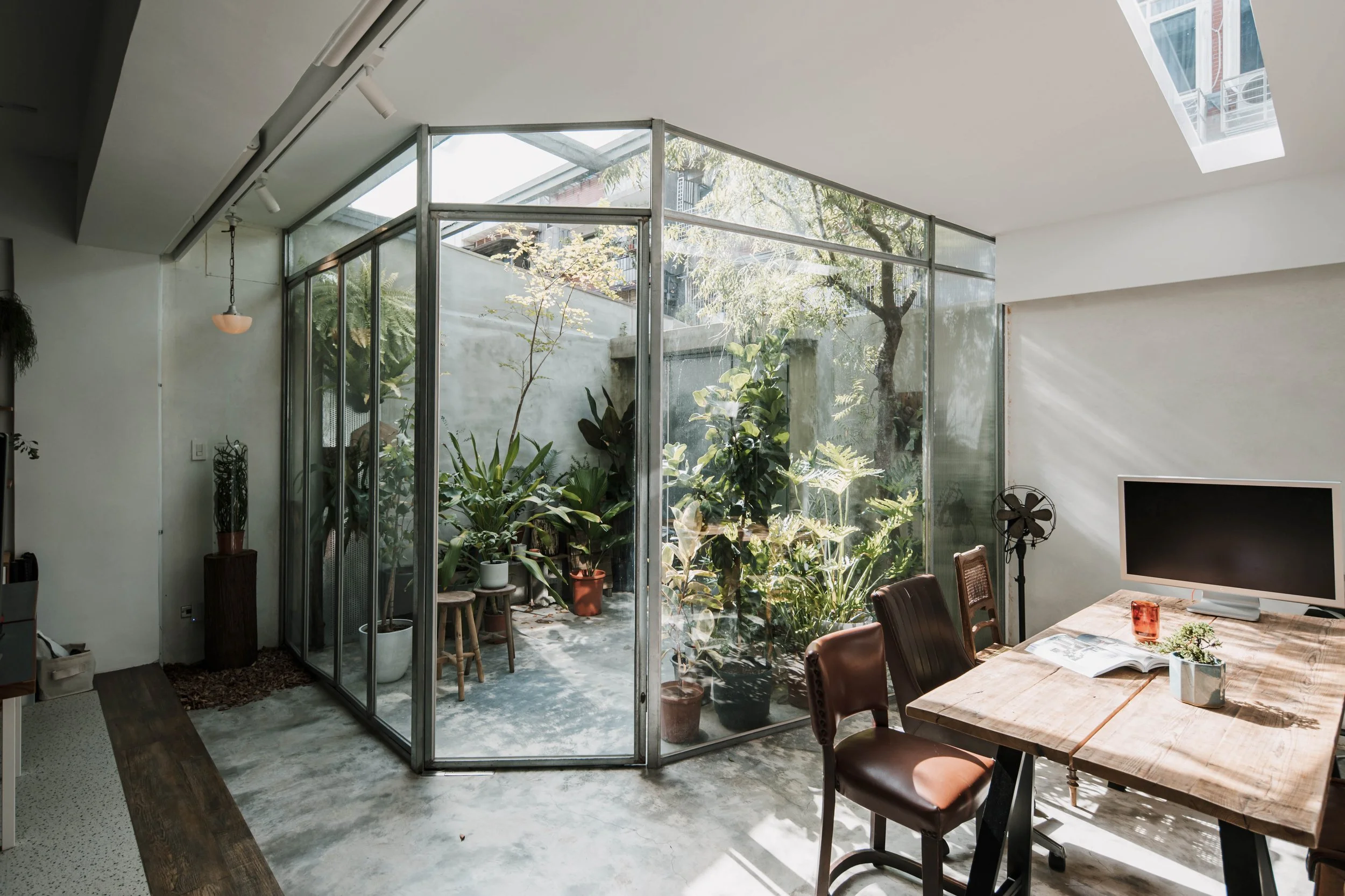 Light Greenhouse Workspace