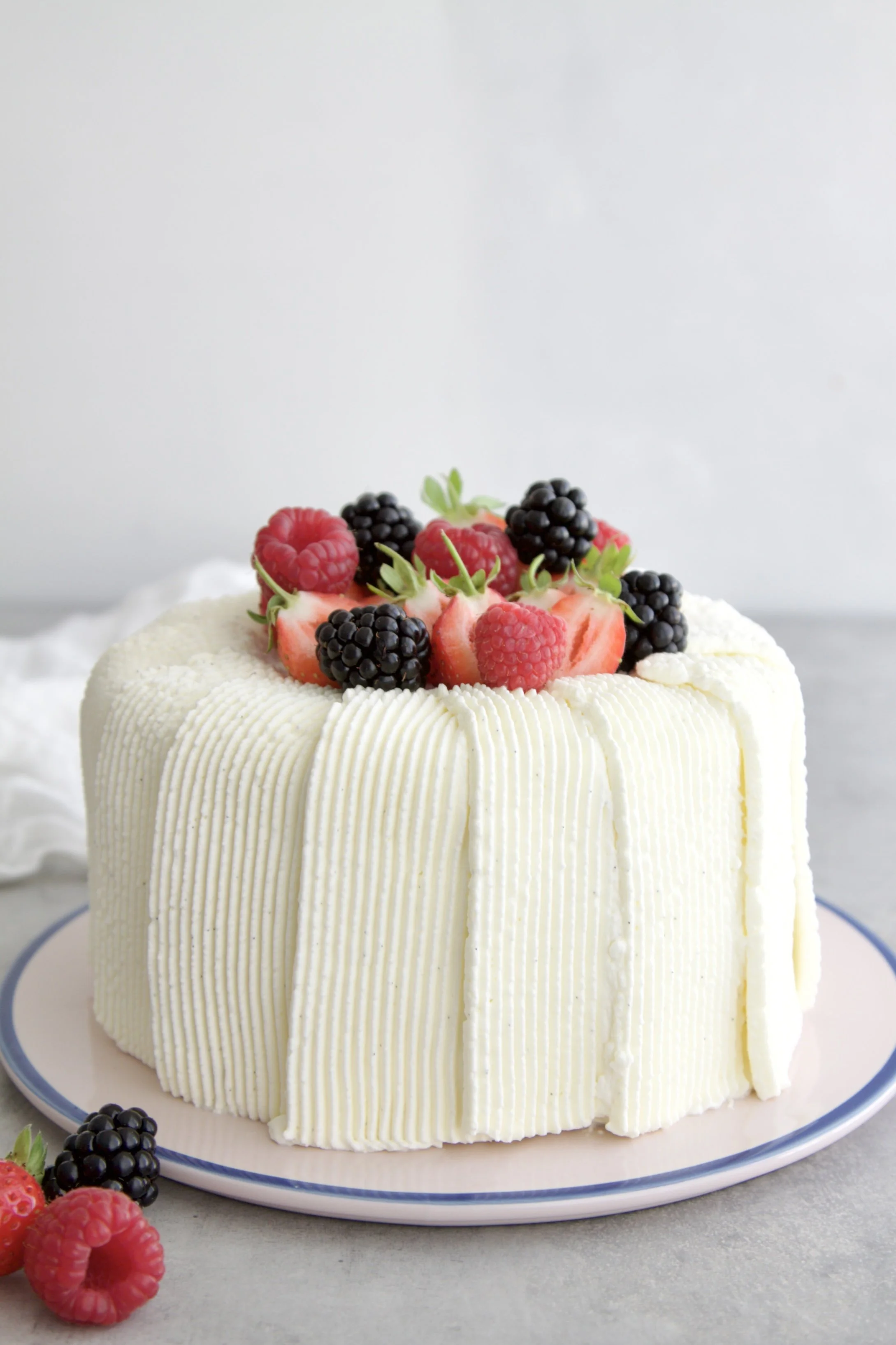 Berry Viktoria sponge cake