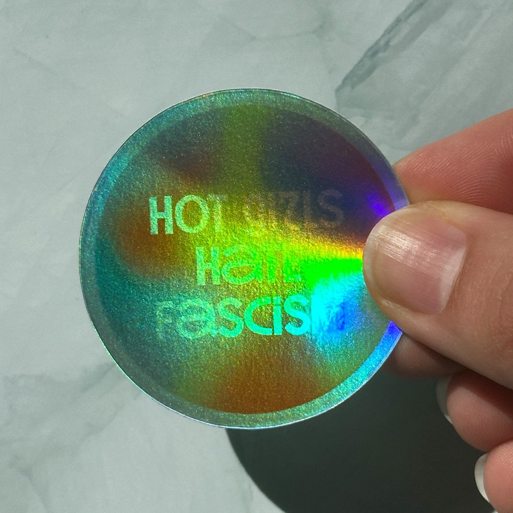 Hot girls hate fascism – Sticker