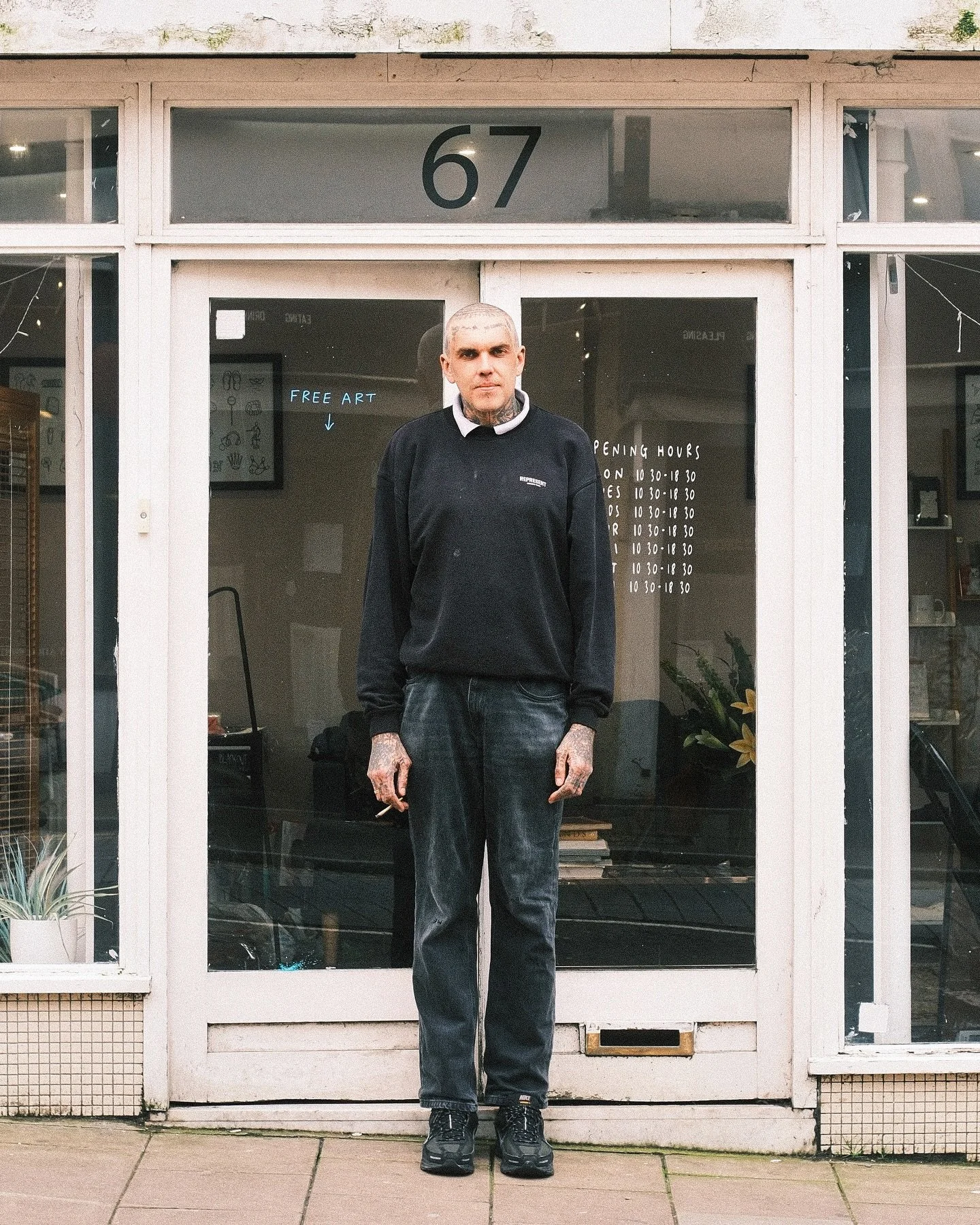 Shots taken on a Sunday afternoon of @european.son.420 embracing some free time at his Brighton studio. 

A lovely, kind, and talented person.