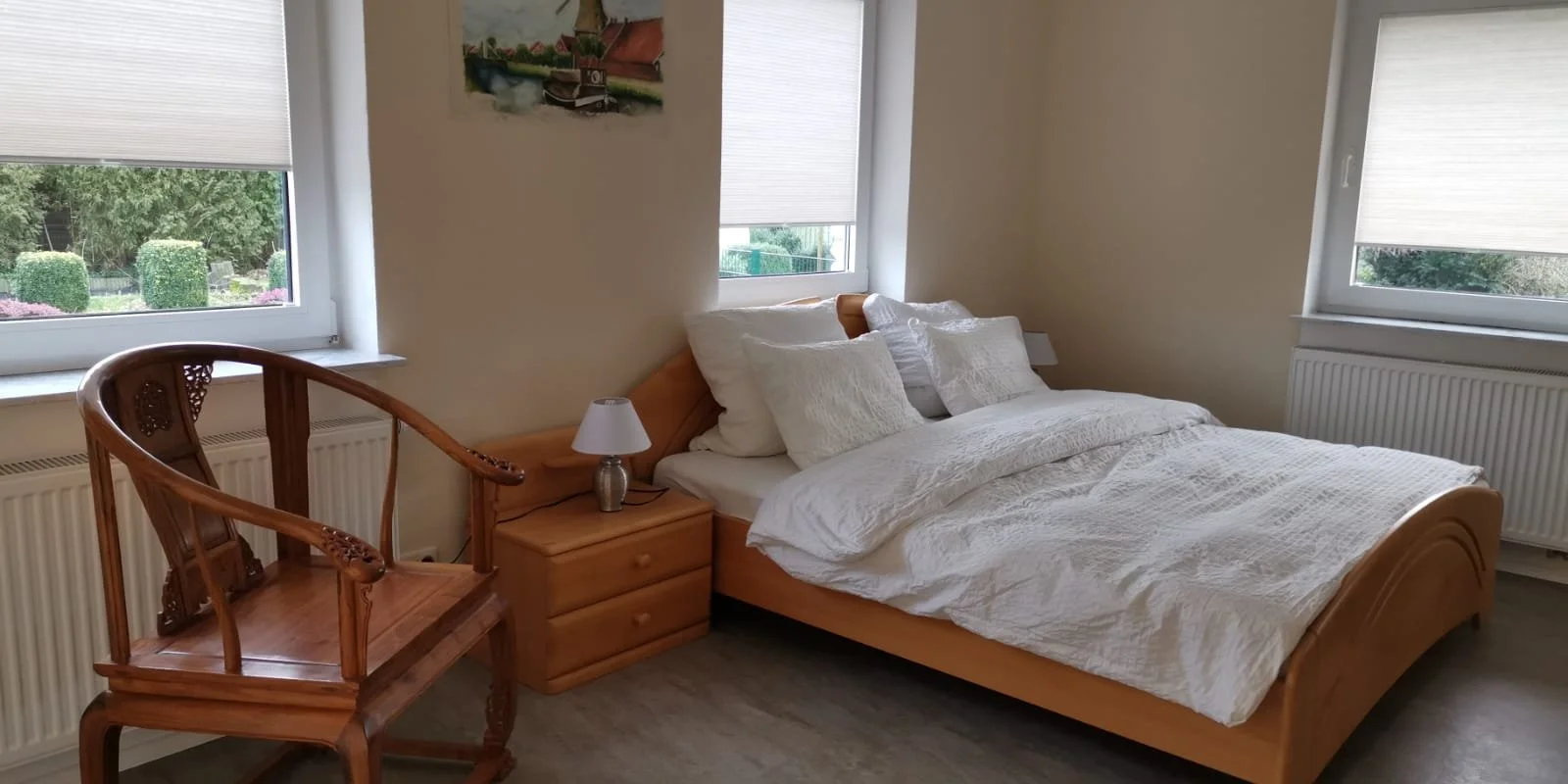 Schlafzimmer EG.jpg