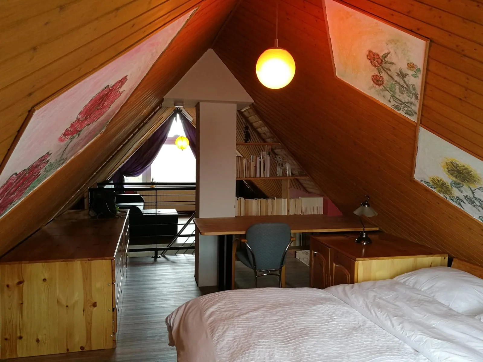 Schreibmöglichkeit Schlafzimmer 3.jpg