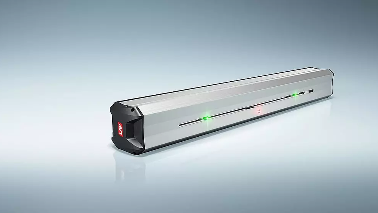 A gel electrophoresis device with green indicator lights and a sample slot.