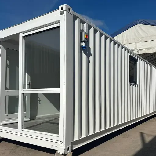 Front veiw 40ft converted.webp