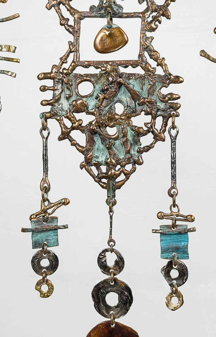 Detail: upper pendant with the amber stone