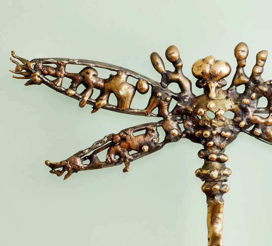 Golden Dragonfly.
Patinated bronze, brass, stainless steel, glass
33 × 38 cm
2007. Held in a private collection.
