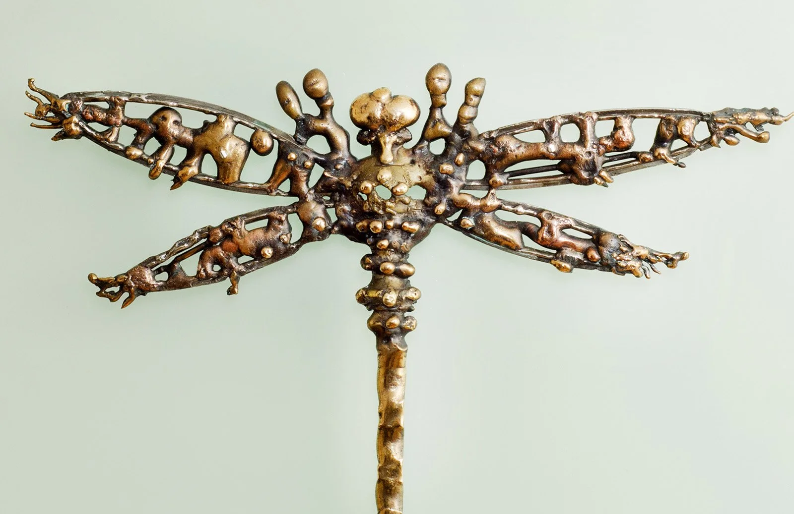 Golden Dragonfly.
Patinated bronze, brass, stainless steel, glass
33 × 38 cm
2007. Held in a private collection.