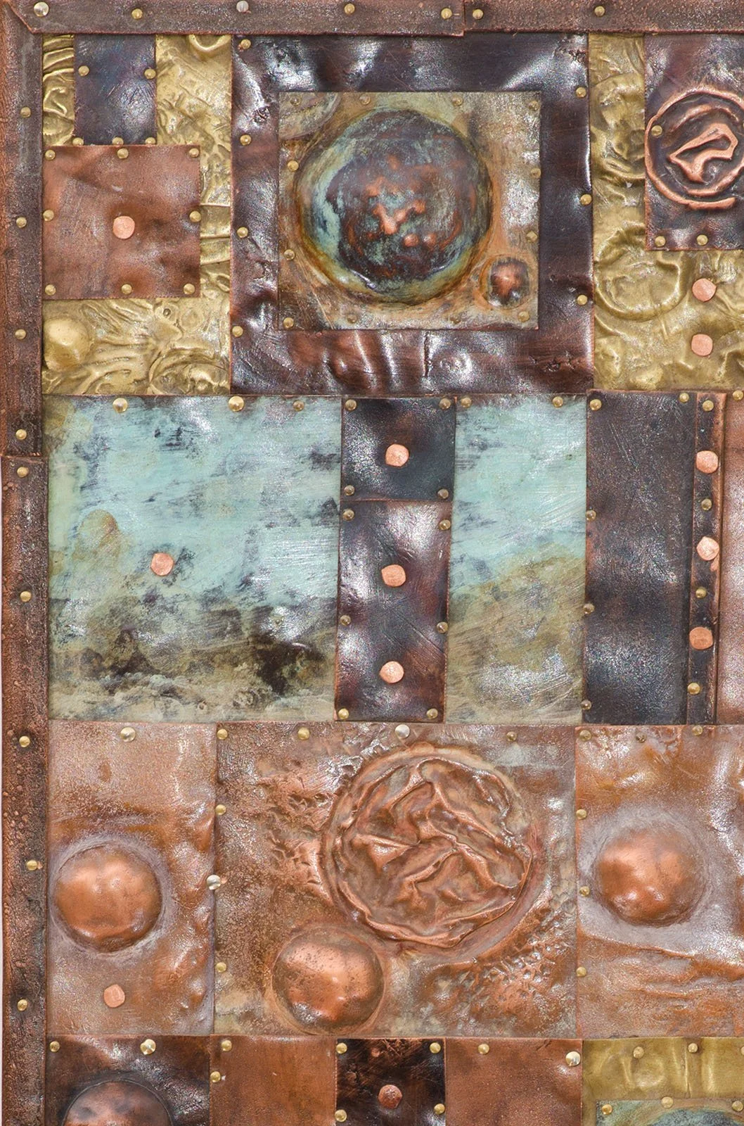 Fall.
Patinated copper, brass, and mixed metals
25 × 51 cm · 2006.
Private Collection