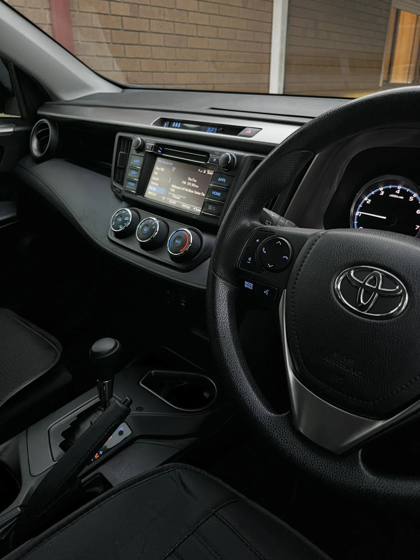 Interior detail on Toyota RAV4
#rav4 #toyota #melbournedetailer #melbourne #autodetailer