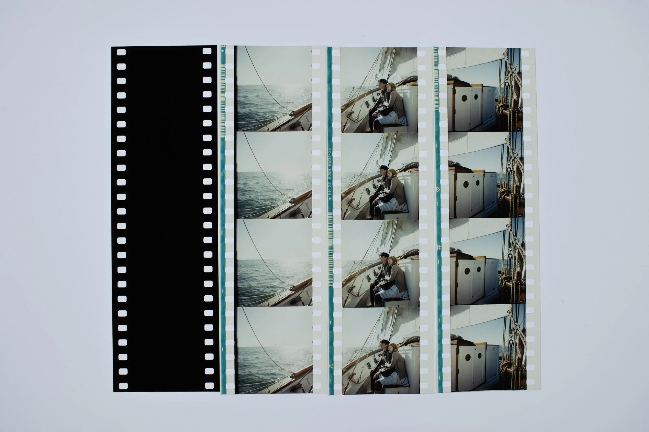 3-Strip CINERAMA with magnetic sound 🤯🎞️📽️ 

#cinerama #projectionist #projectionbooth #cinema #filmisnotdead 

Thank you to @picturevillecinema for these 🙂