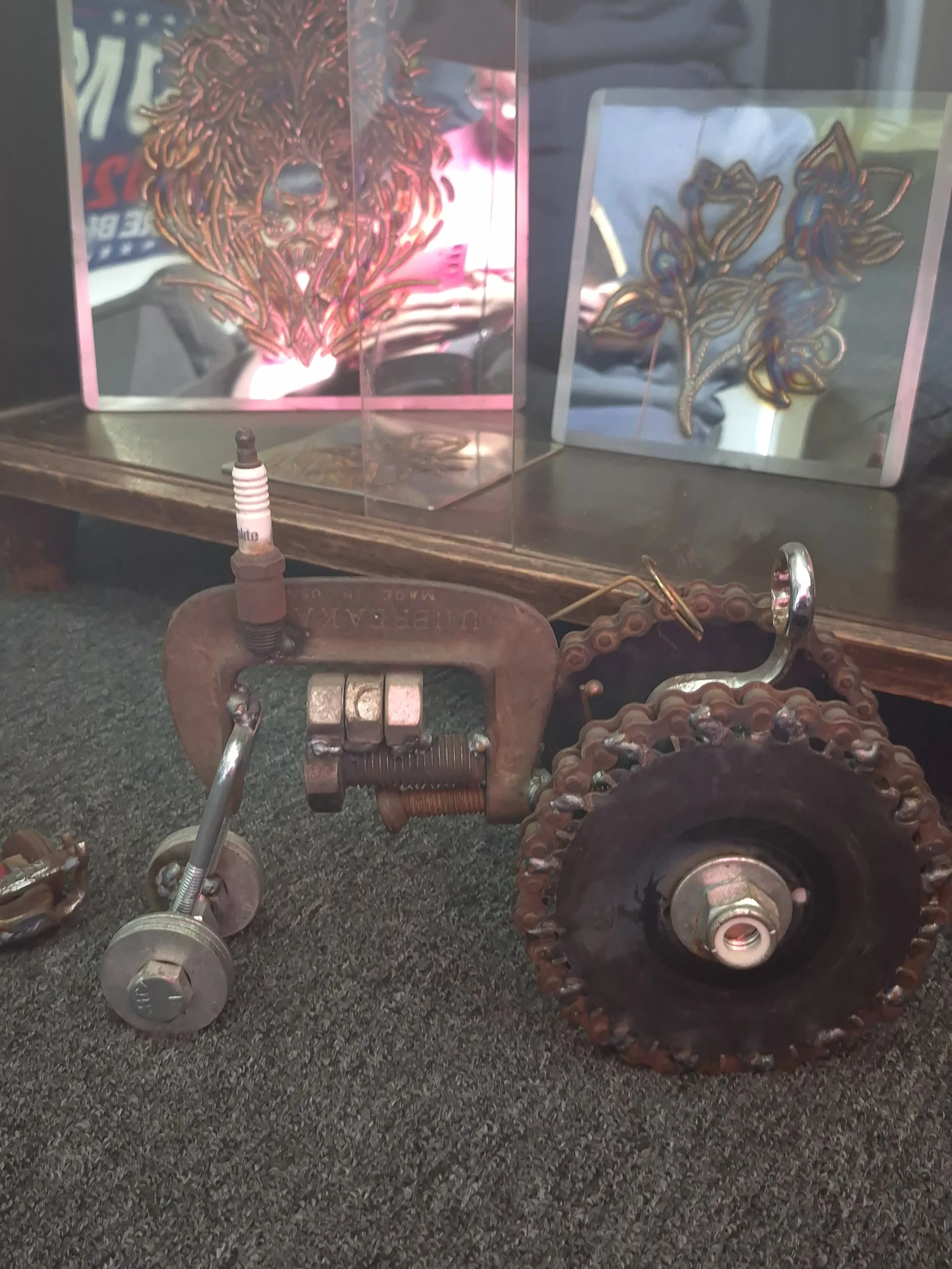Hand crafted scrap tractor made from repurposed metal materials and transformed into something creative, unique and new. Perfect for tractor lovers, farmers, collectors or just anyone who appreciates one-of-a-kind craftsmanship.

| Price: $50 |
Quant