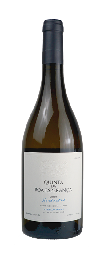 A bottle of Quinta da Boa Esperança white wine from 2019, handcrafted in Lisbon, Portugal.