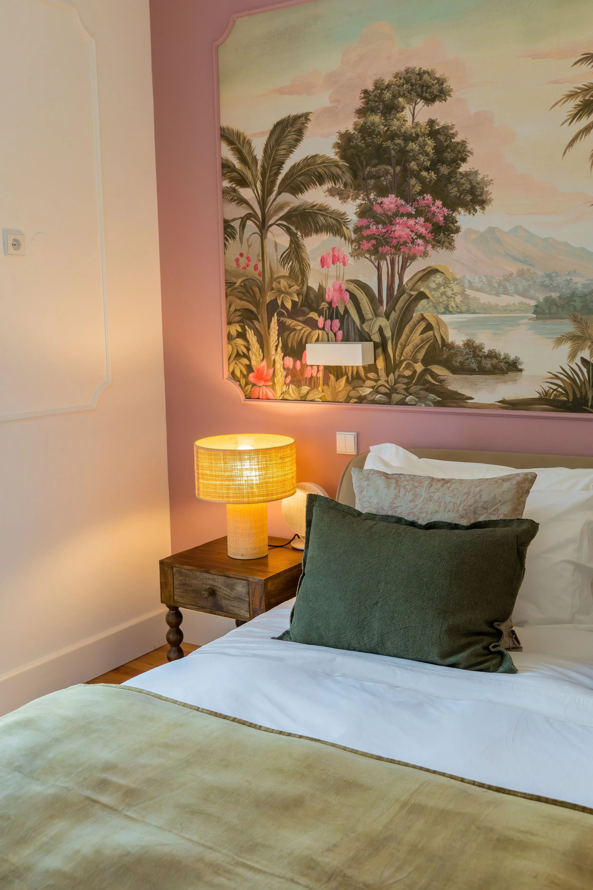 Standard Room Bed 08.jpg
