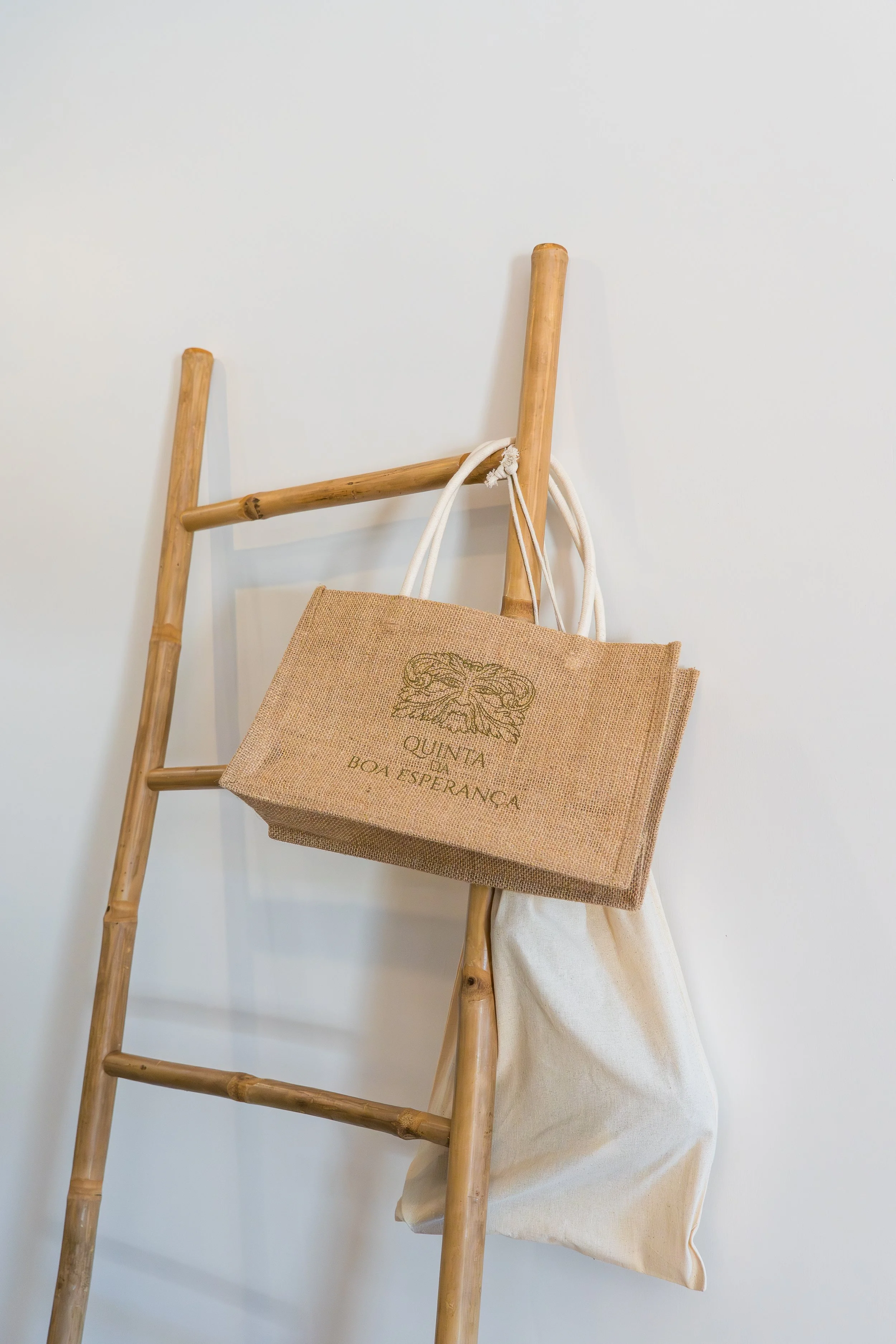 Vineyard Suite Bathroom Towel Rack 01.jpg