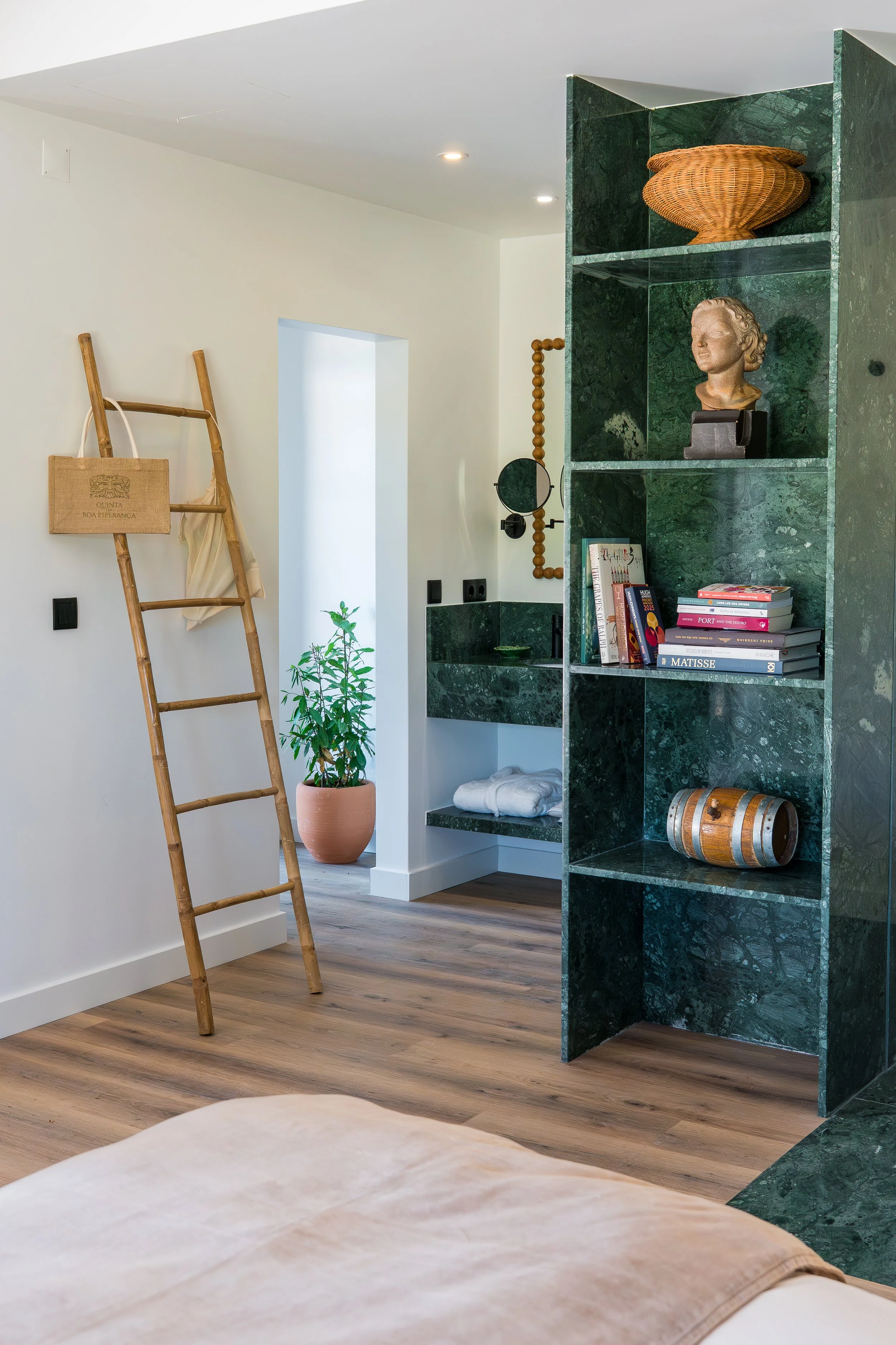 Vineyard Suite Bathroom 05.jpg