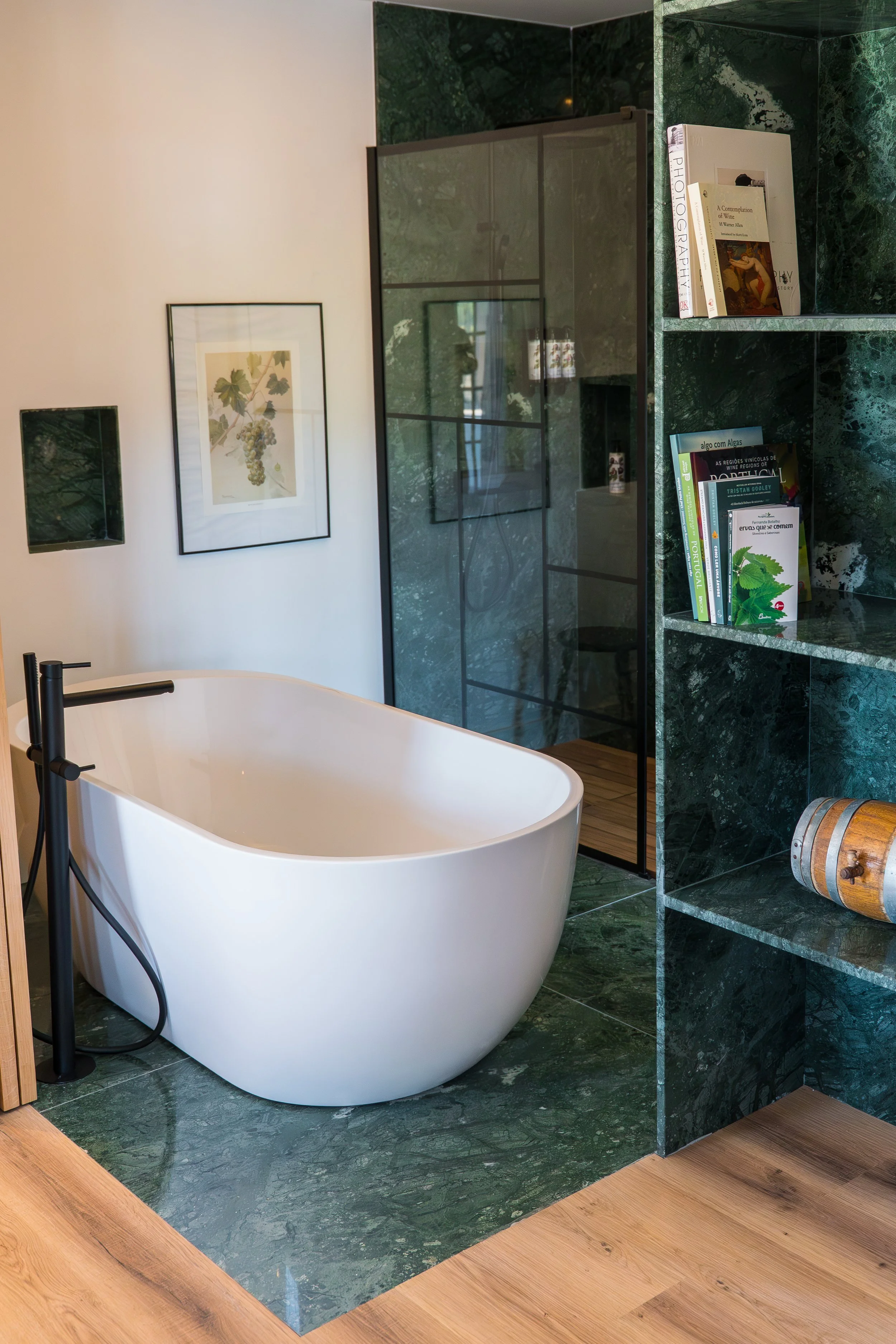 Vineyard Suite Bathroom 01.jpg