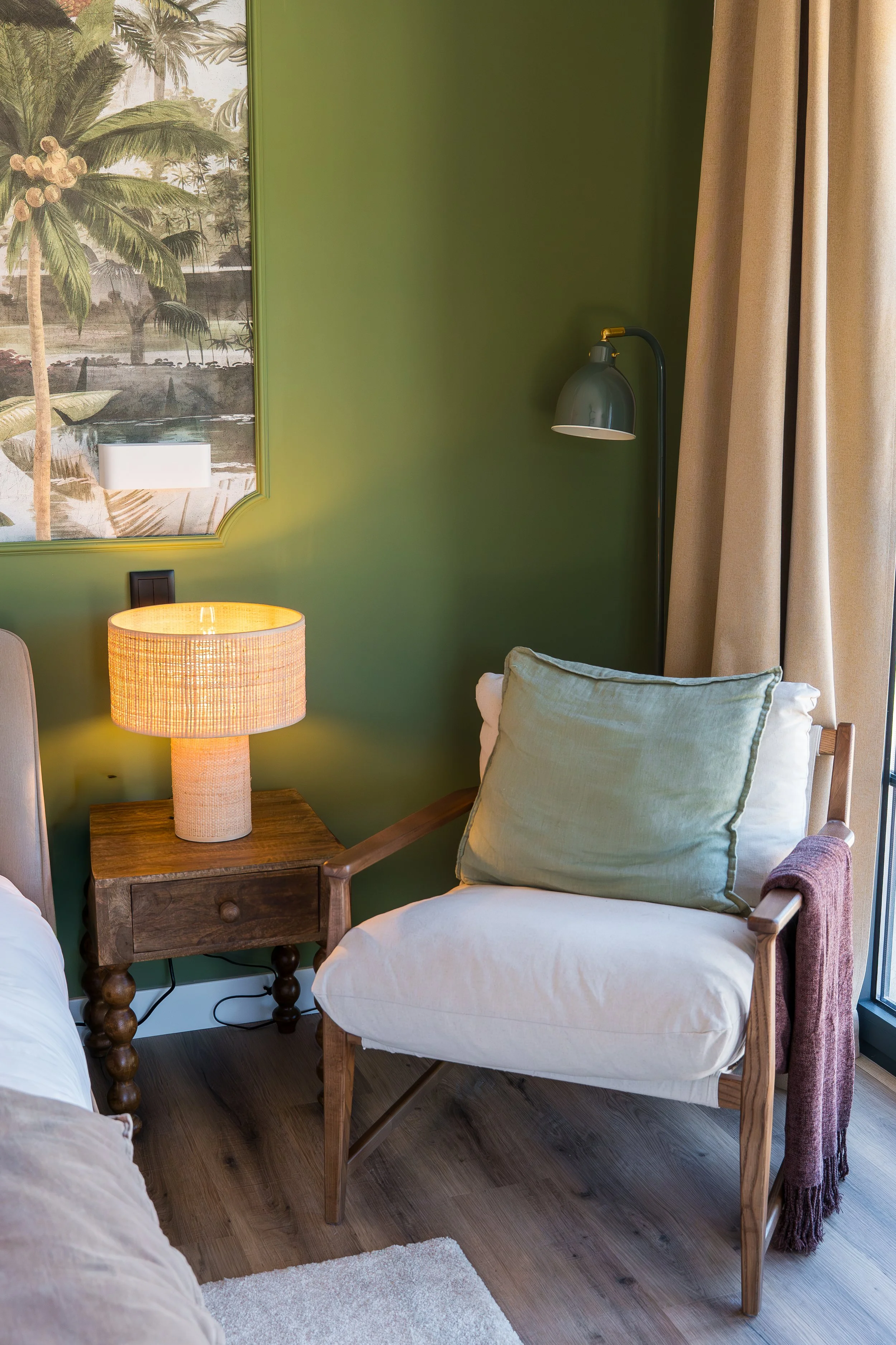 Vineyard Suite Chair 01.jpg