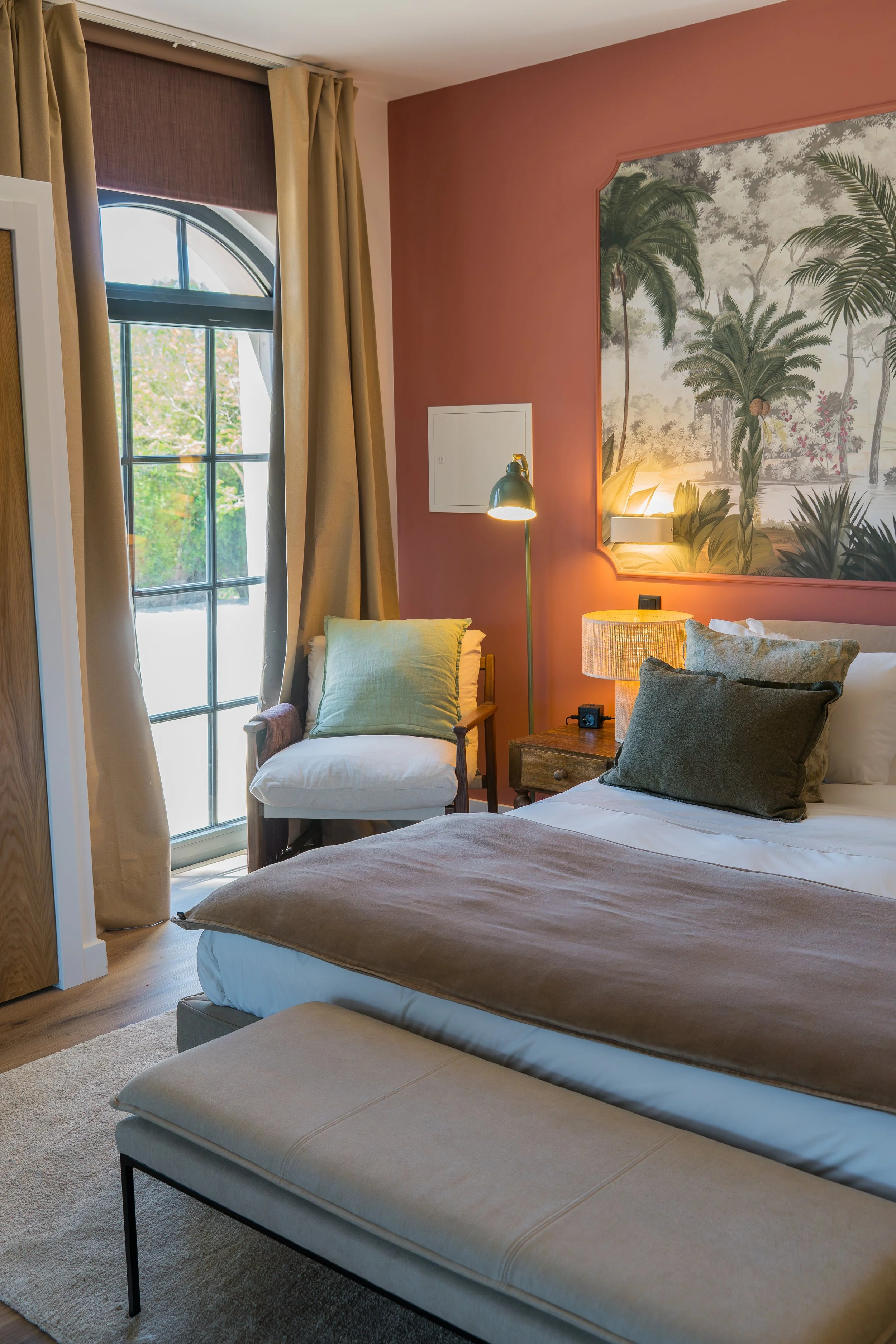 Vineyard Suite Bed 01.jpg
