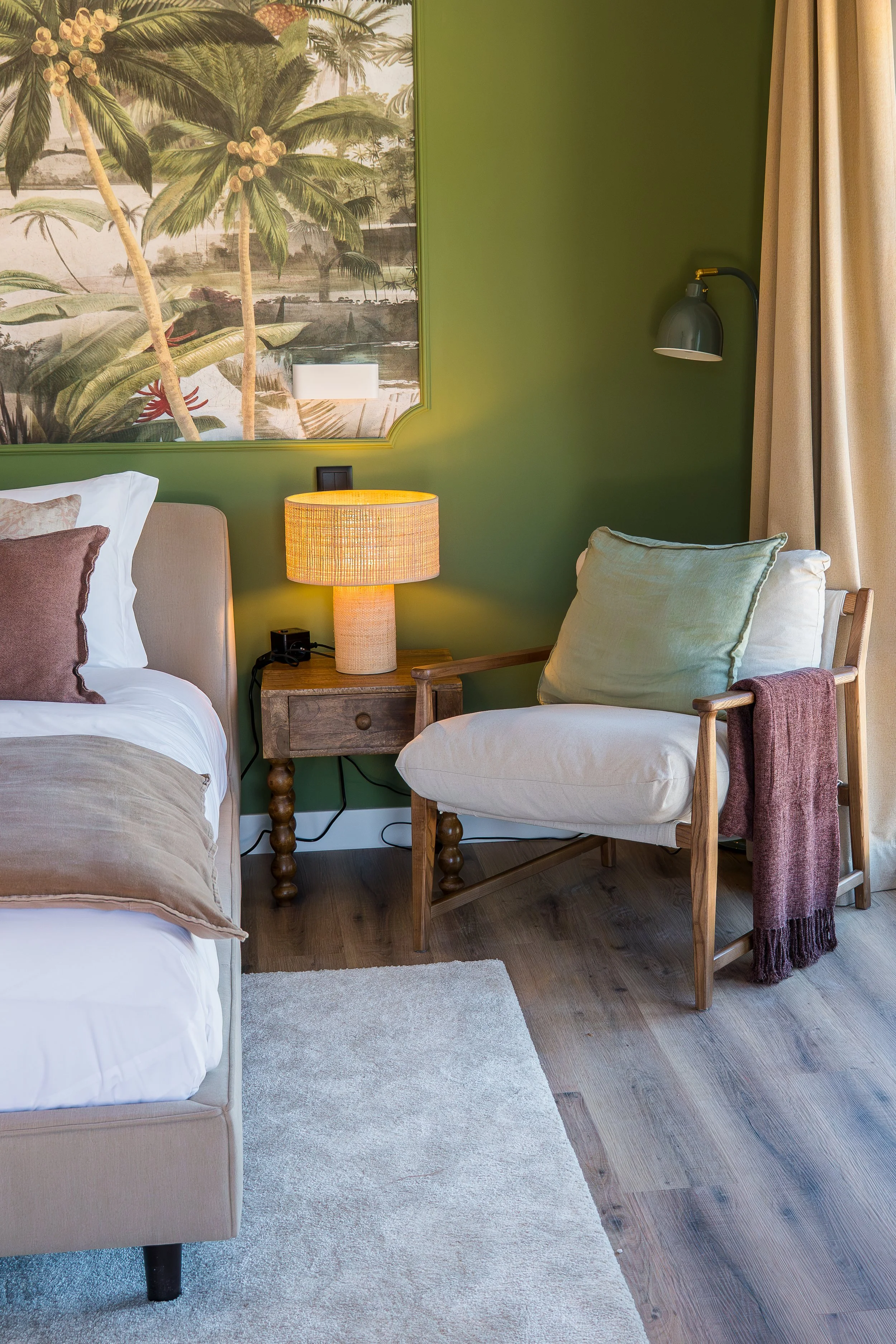 Vineyard Suite Bed and Chair 01.jpg