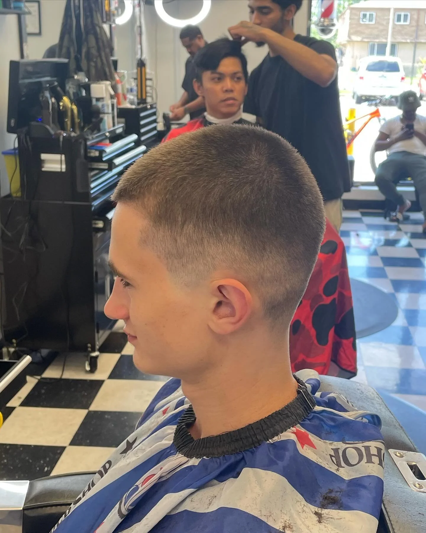 Now Learning how to fade 
Book With me at @chathamkentbarbers 
Go follow main @hewson_machado
#fristfadeever!