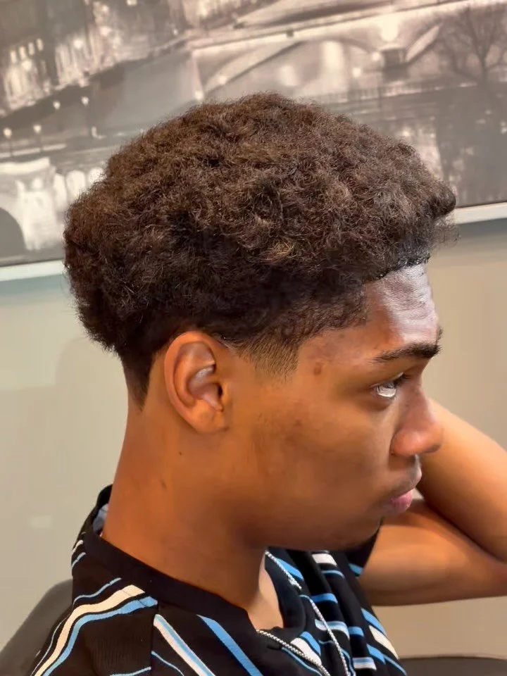 Back at it again!
#yyc #haircut #afrohairstyle #taper #calgary