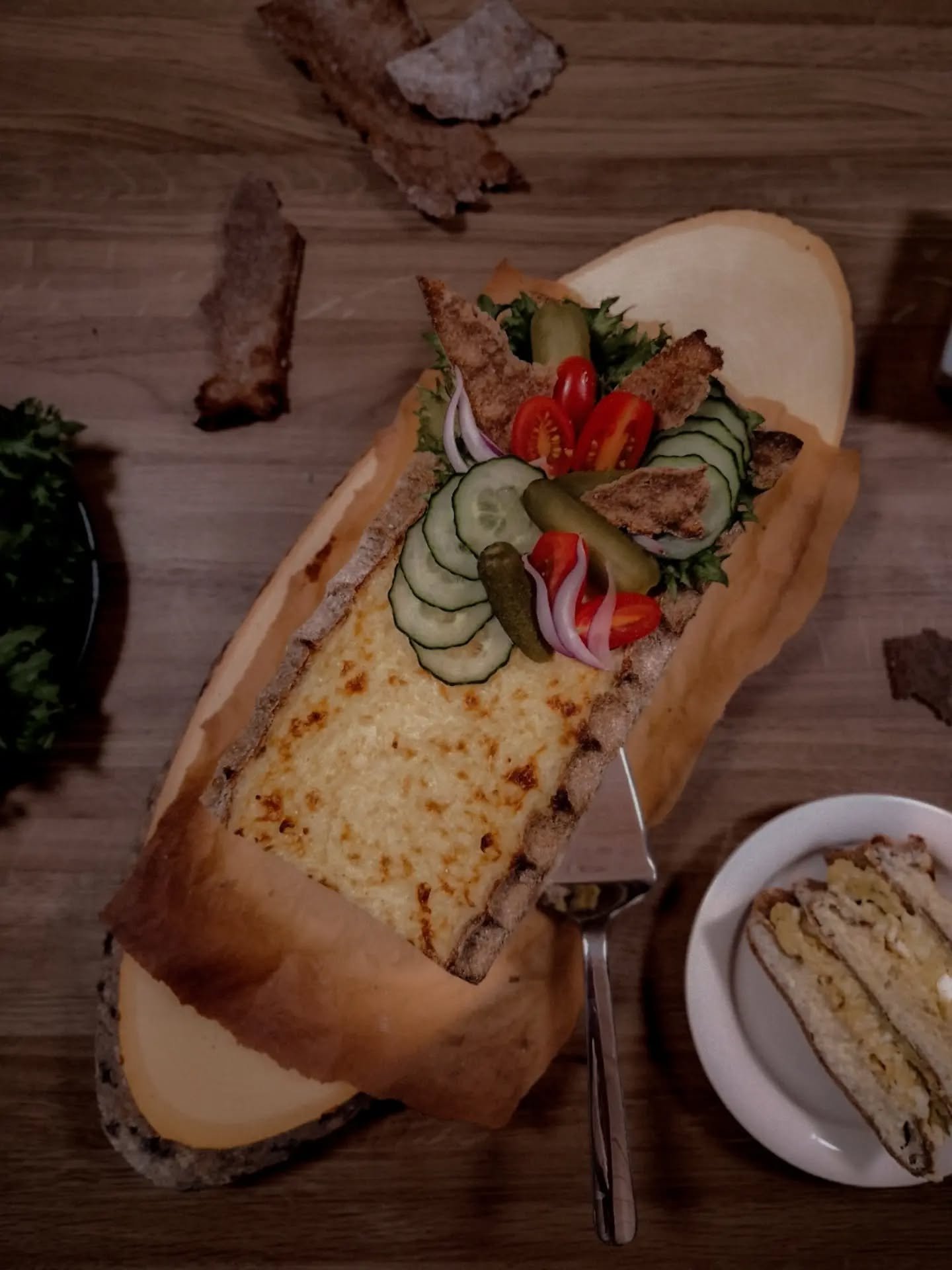 Hyv&auml;&auml; piirakkap&auml;iv&auml;&auml;! 🥧

Viime vuonna tein suomalaisen kulttuurin p&auml;iv&auml;n&auml; karjalanpiirakoista inspiroituneena riisipiirakkakakun, ja t&auml;n&auml;&auml;n juhlap&auml;iv&auml;n kunniaksi resepti kakkuun on jul