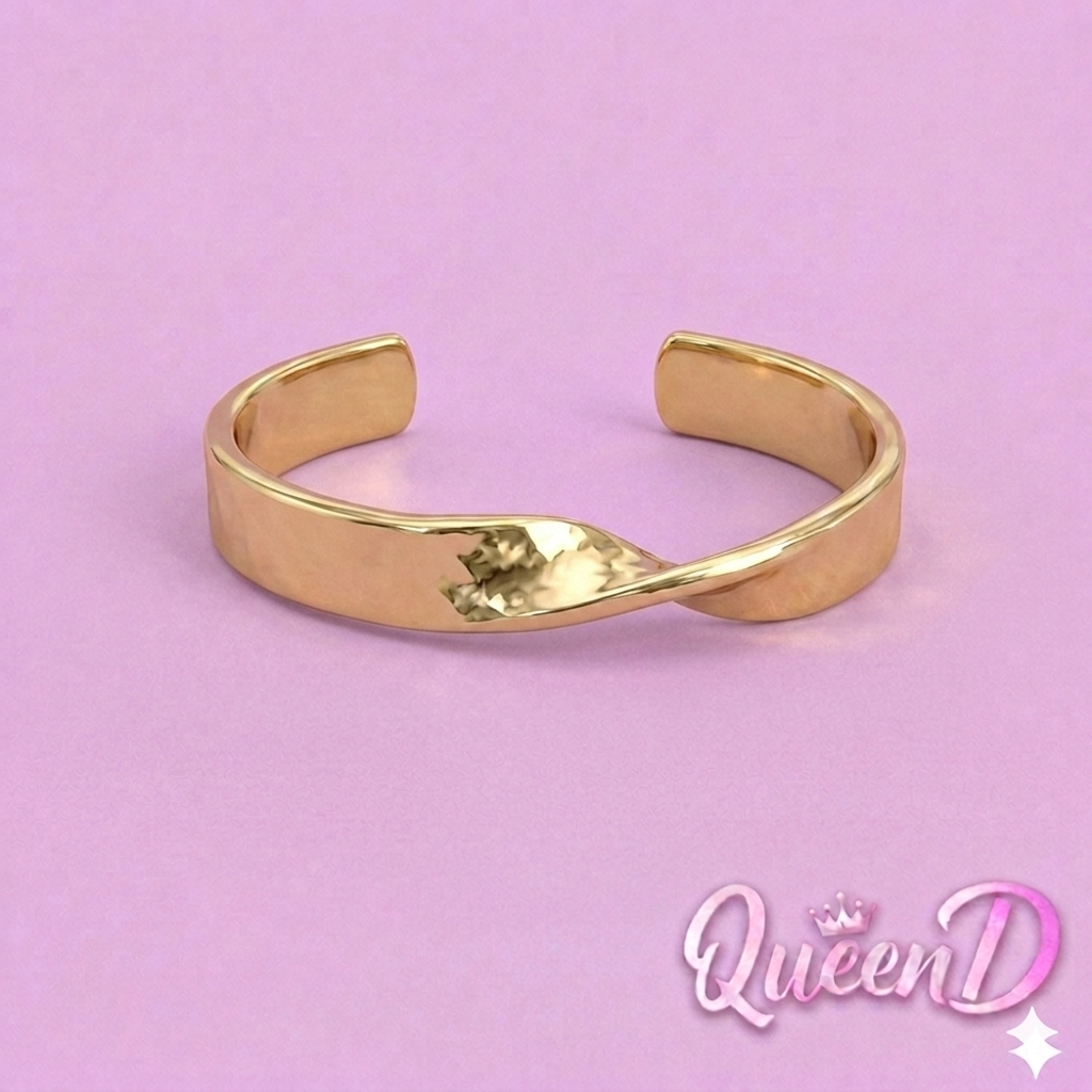 Queen D – Golden Twist Adjustable Ring