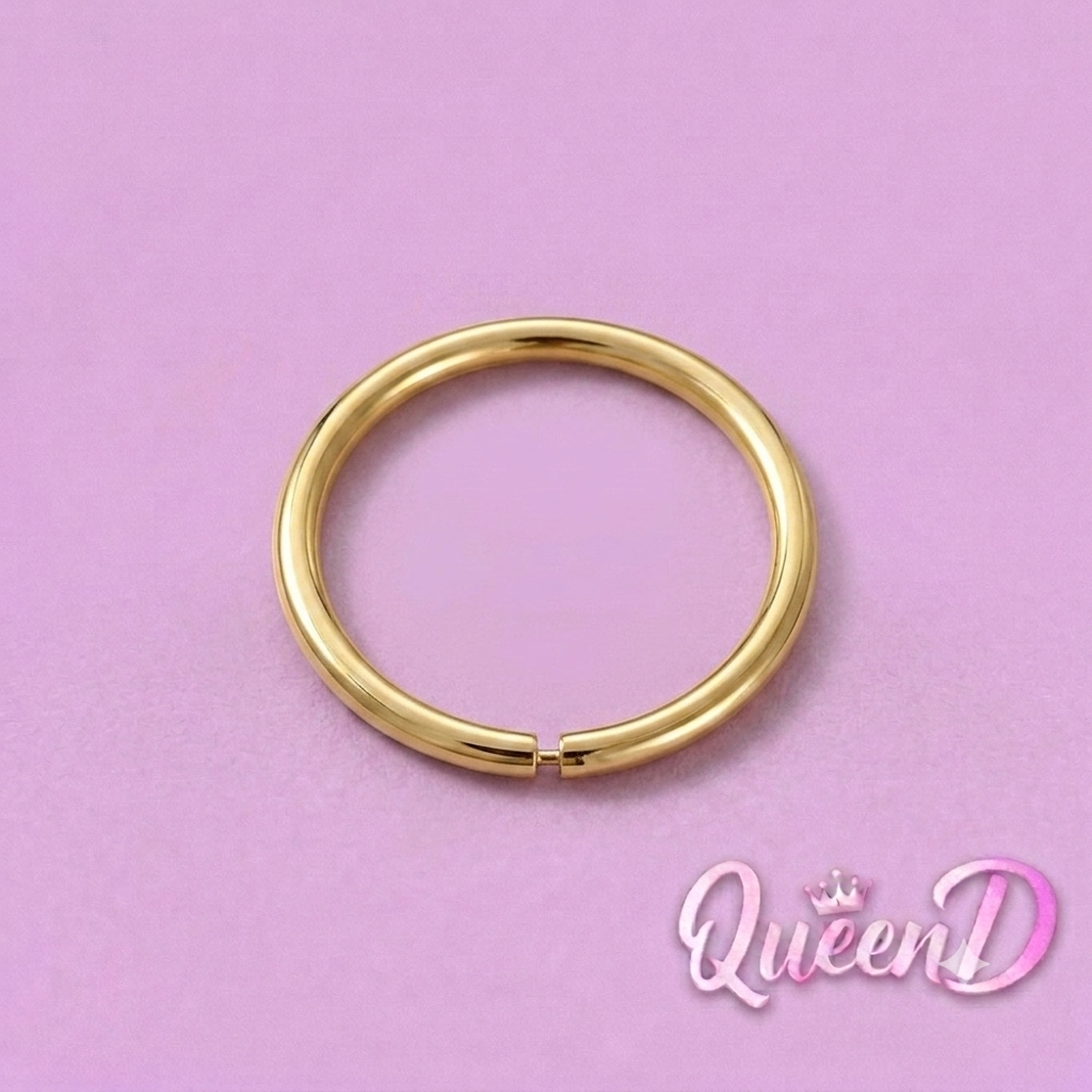 Queen D – Golden Classic Hoop Piercing