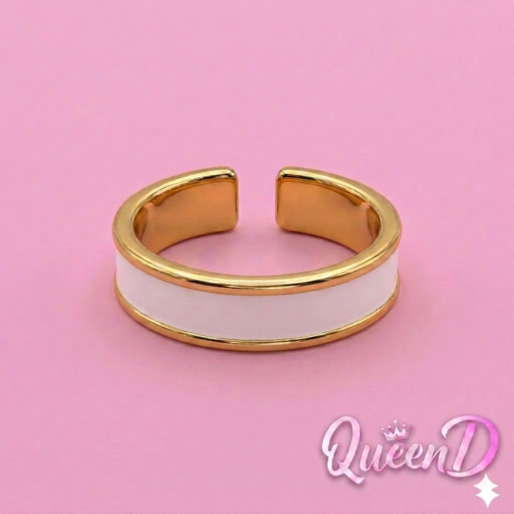 Queen D – Golden Enamel Band Ring