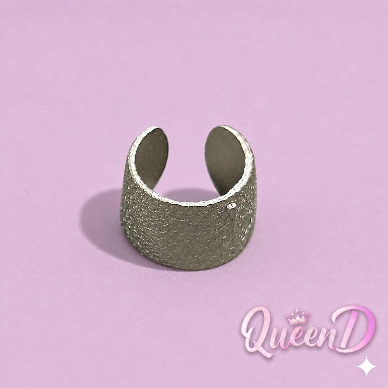 Queen D – Silver Nova Ear Cuff