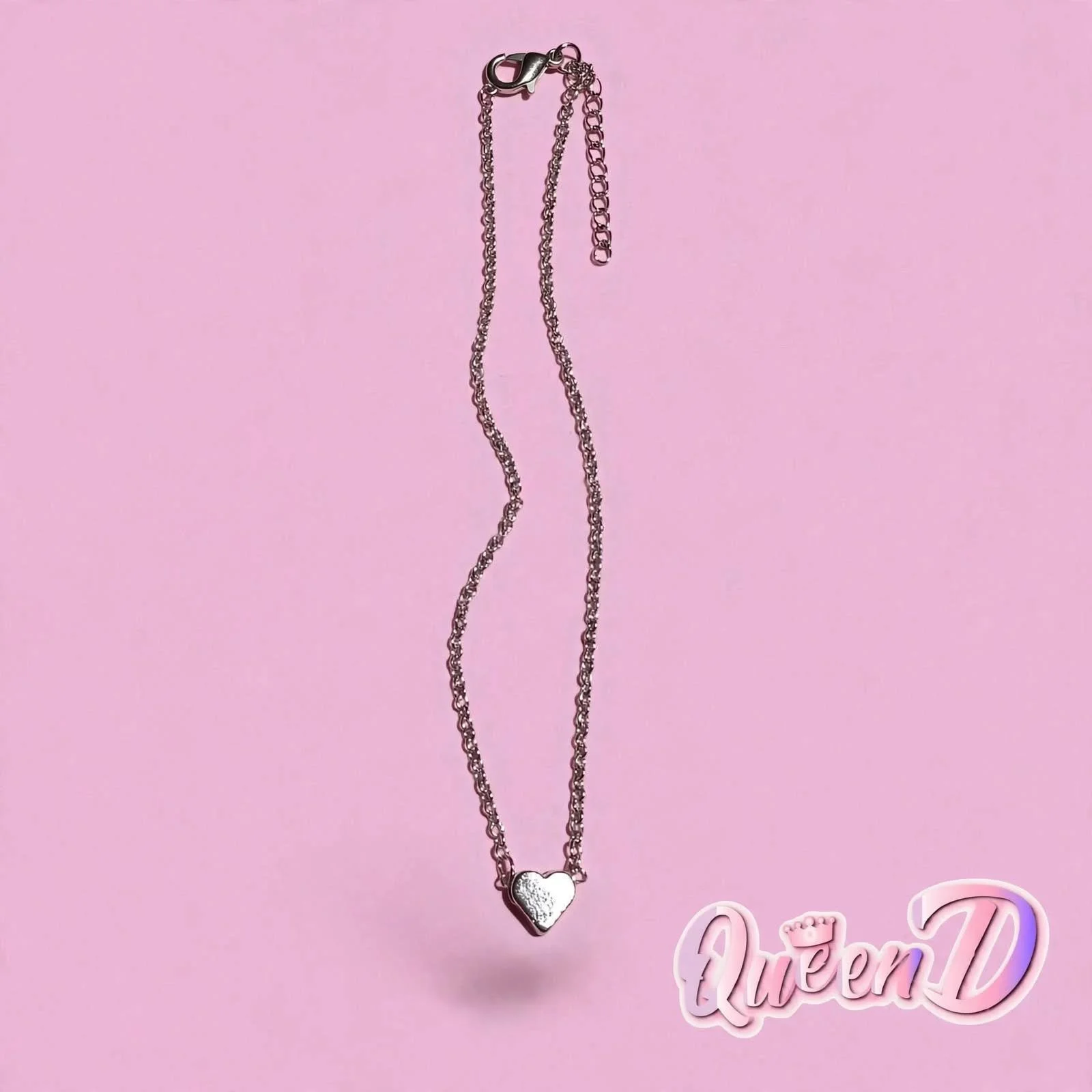 Queen D – Silver Frost Heart Necklace