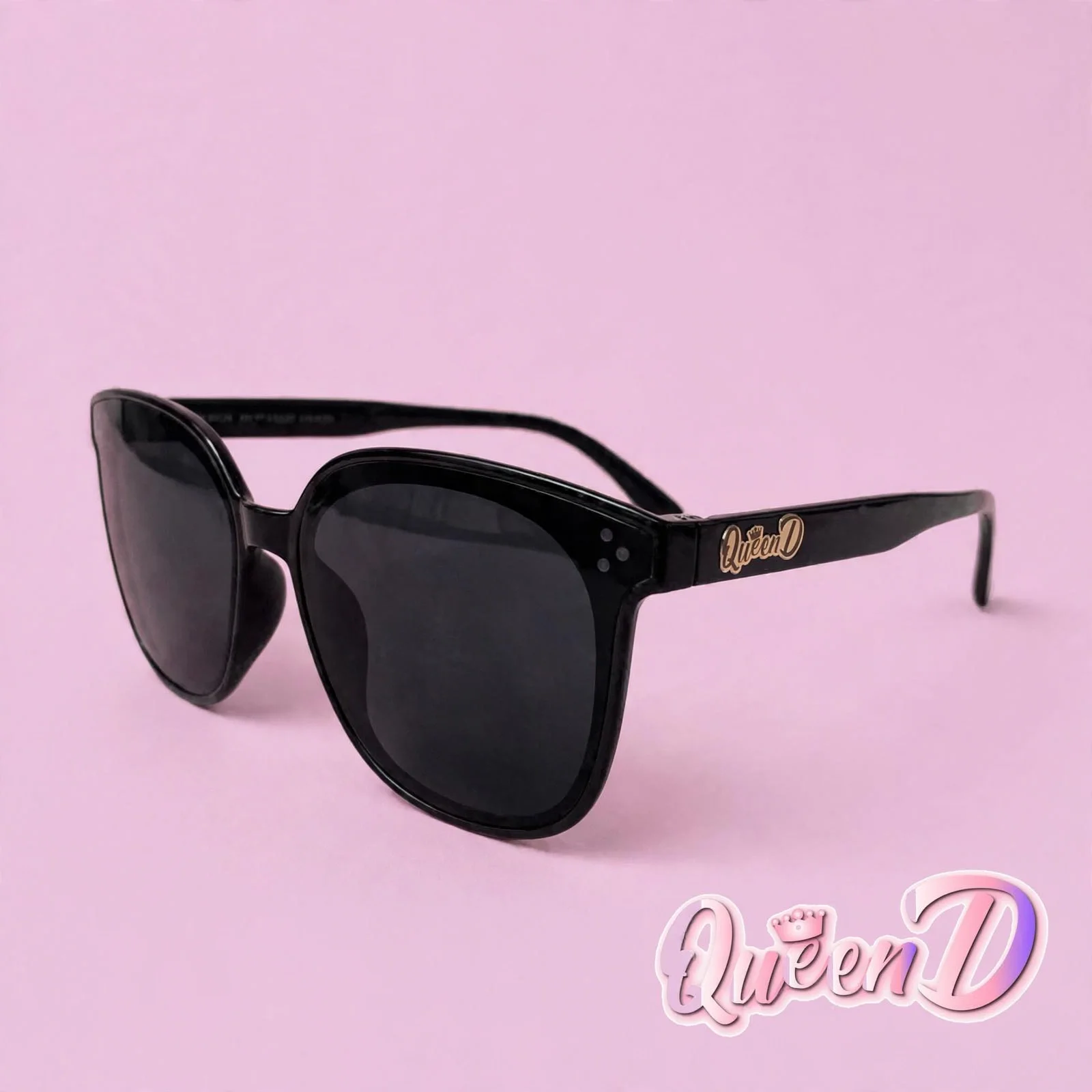 Queen D – Noir Classic Sunglasses