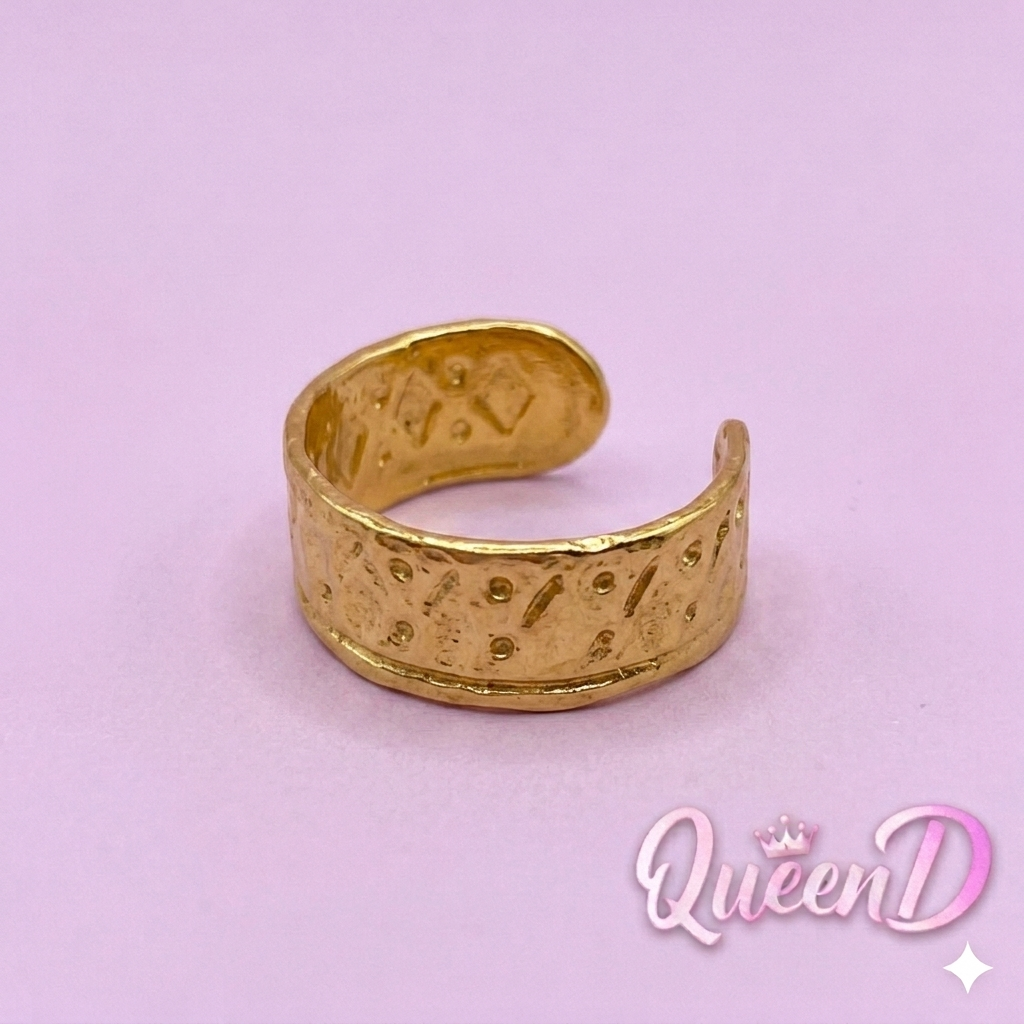 Queen D – Golden Etched Ear Cuff